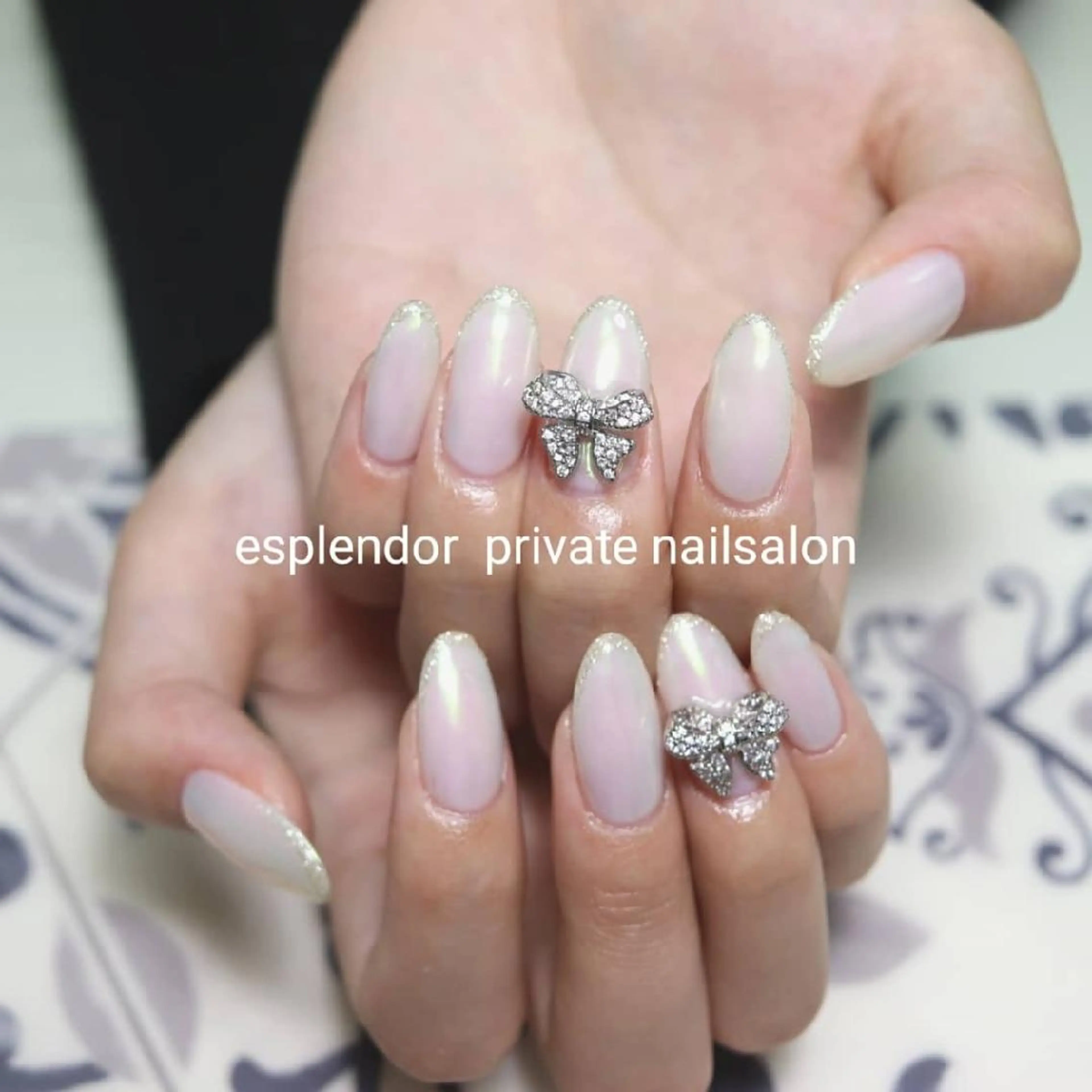 ネイル オーロラネイル フレンチネイル ラメ(グリッター) 持ち込み シルバー esplendor  エスプレンドル所属・esplendor  小野寺のネイルデザイン