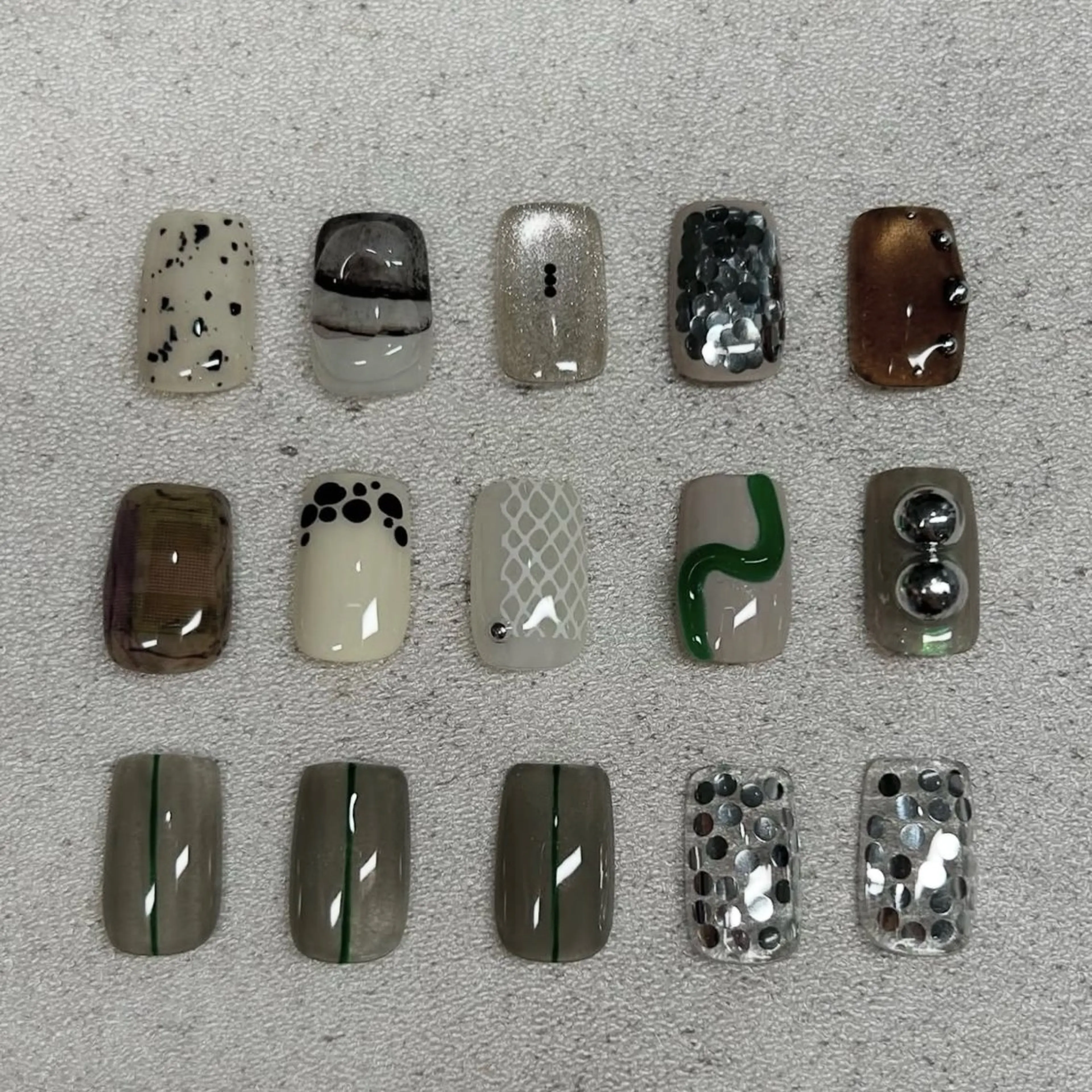 ネイル オーロラネイル ブラウン カジュアル キラキラネイル マグネットネイル ハンドネイル ハンドケア lylynail YUUKAのネイルデザイン
