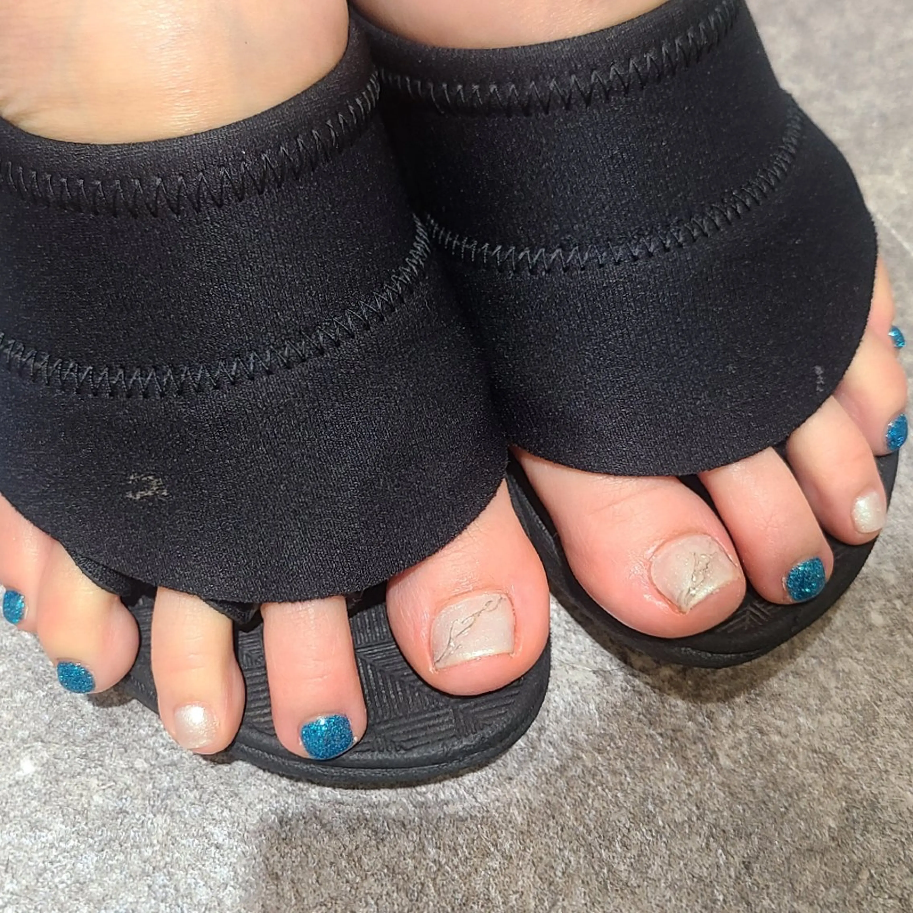 ネイル フットネイル 6RokuHair（ロクヘアー)所属・門川 茉奈美のネイルデザイン