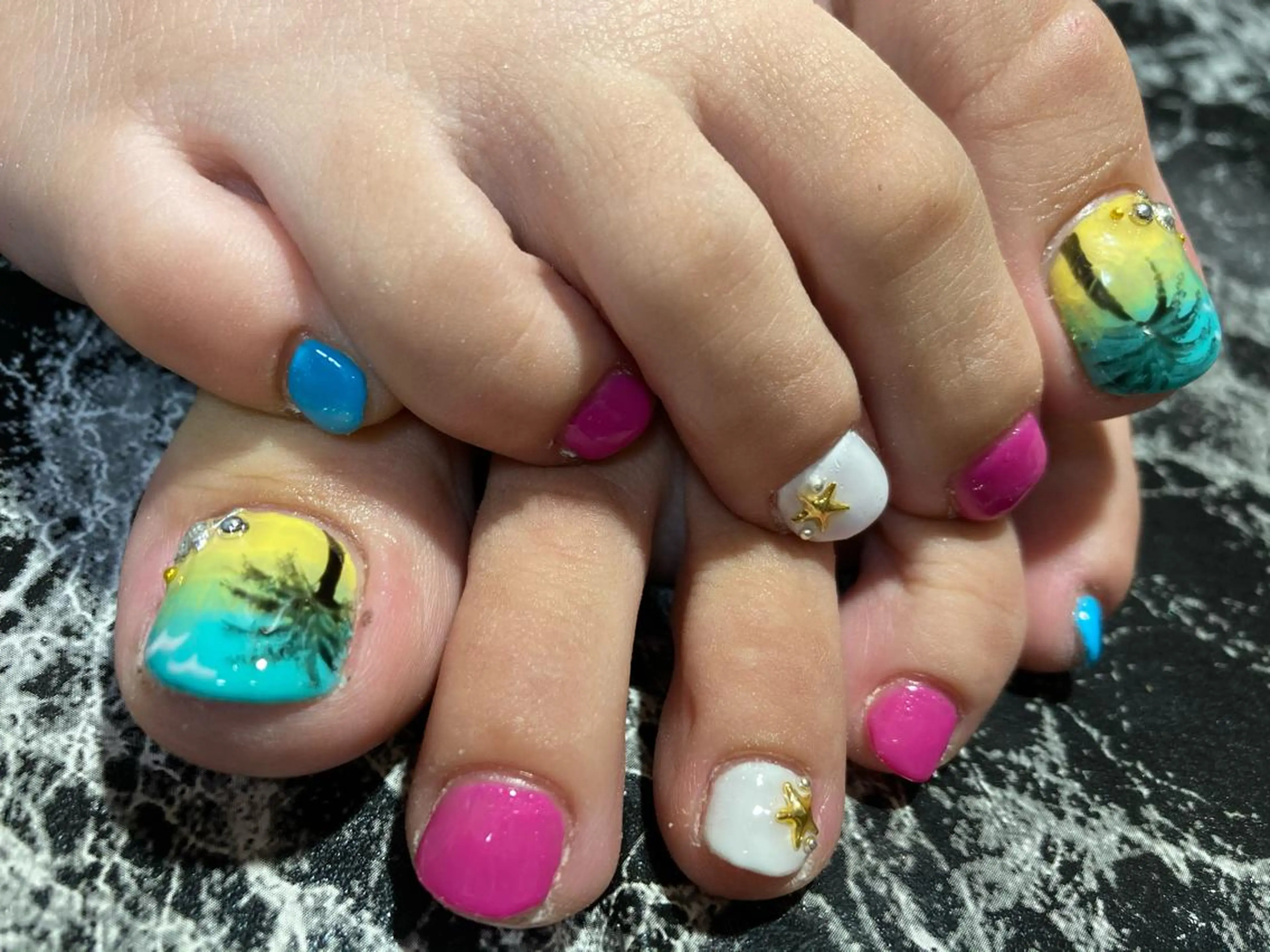 ショート ネイル ハンドネイル フットネイル ✴︎ Delightのネイルデザイン