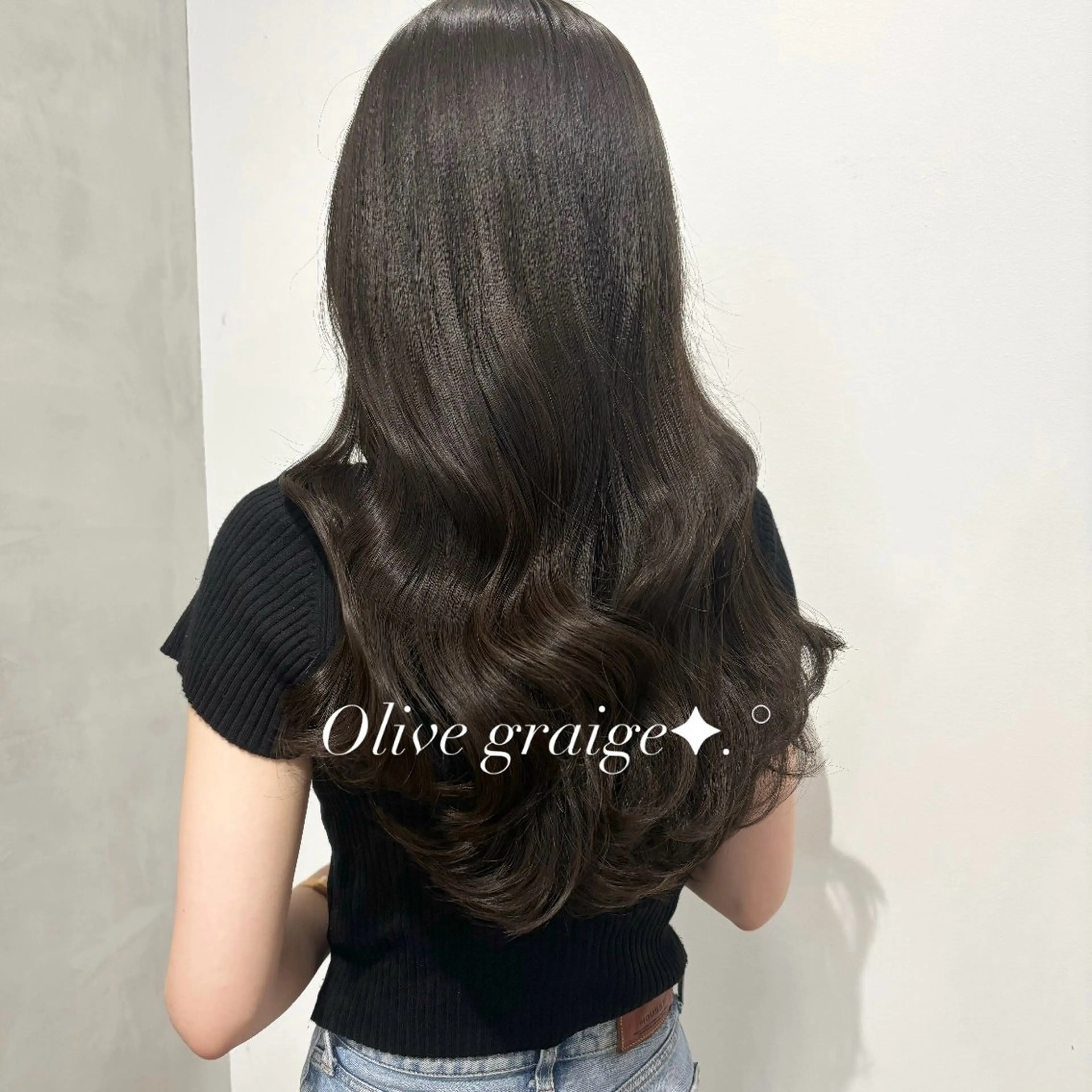 ロング カラー 𝑴𝒊𝒌𝒖💝 透明感モテカラーのヘアスタイル