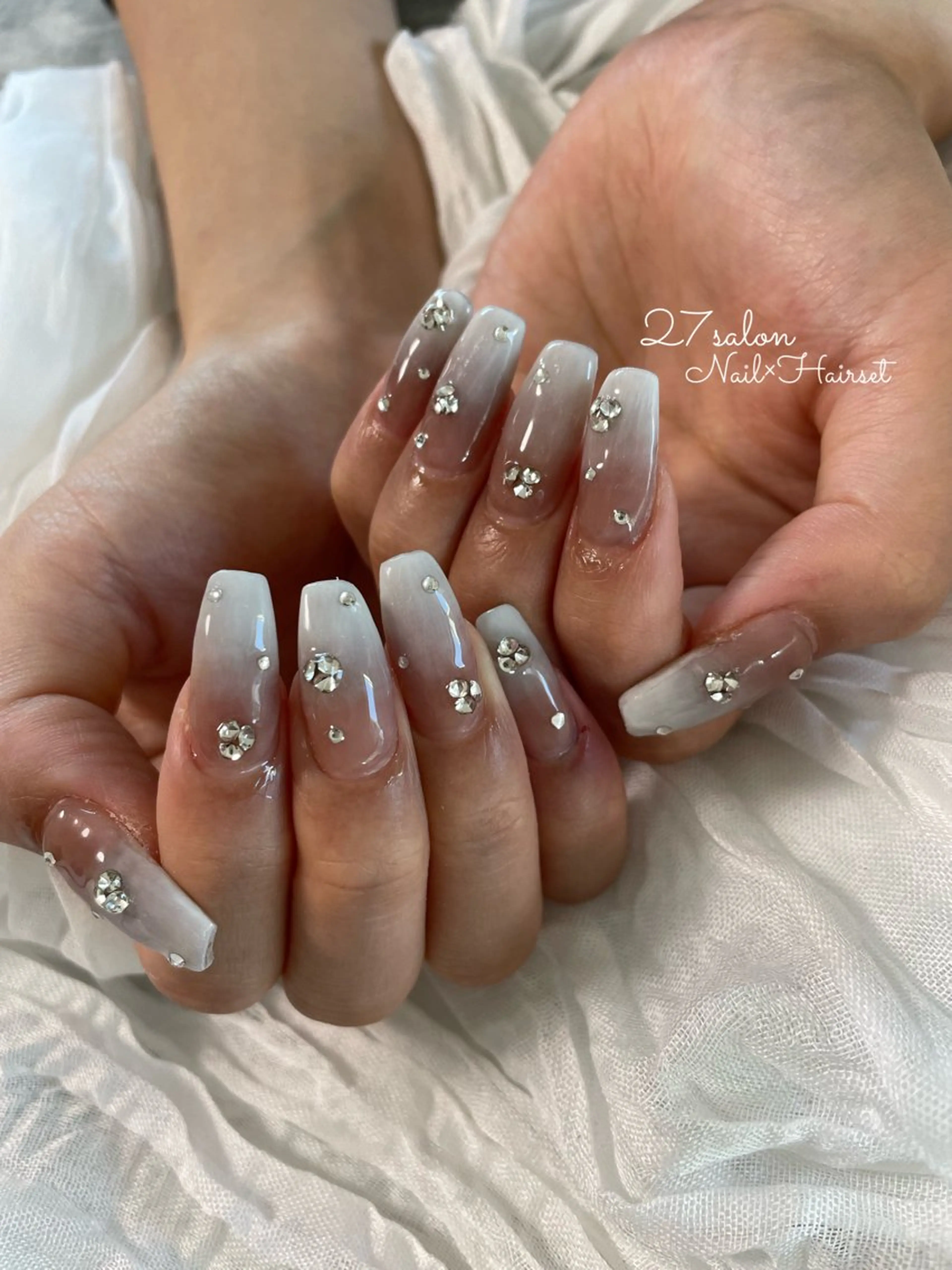 ネイル グラデーション ホワイト 27salon yuinaのネイルデザイン