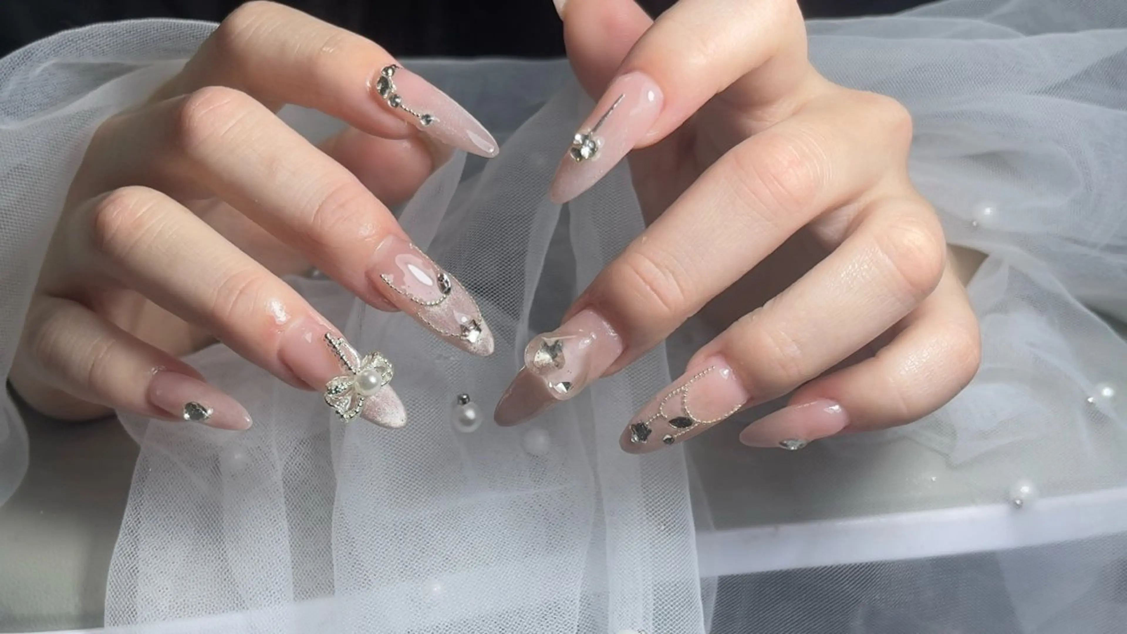 ネイル フレンチネイル ジェルネイル キラキラネイル 韓国ネイル マグネットネイル ハンドネイル gin ginのネイルデザイン