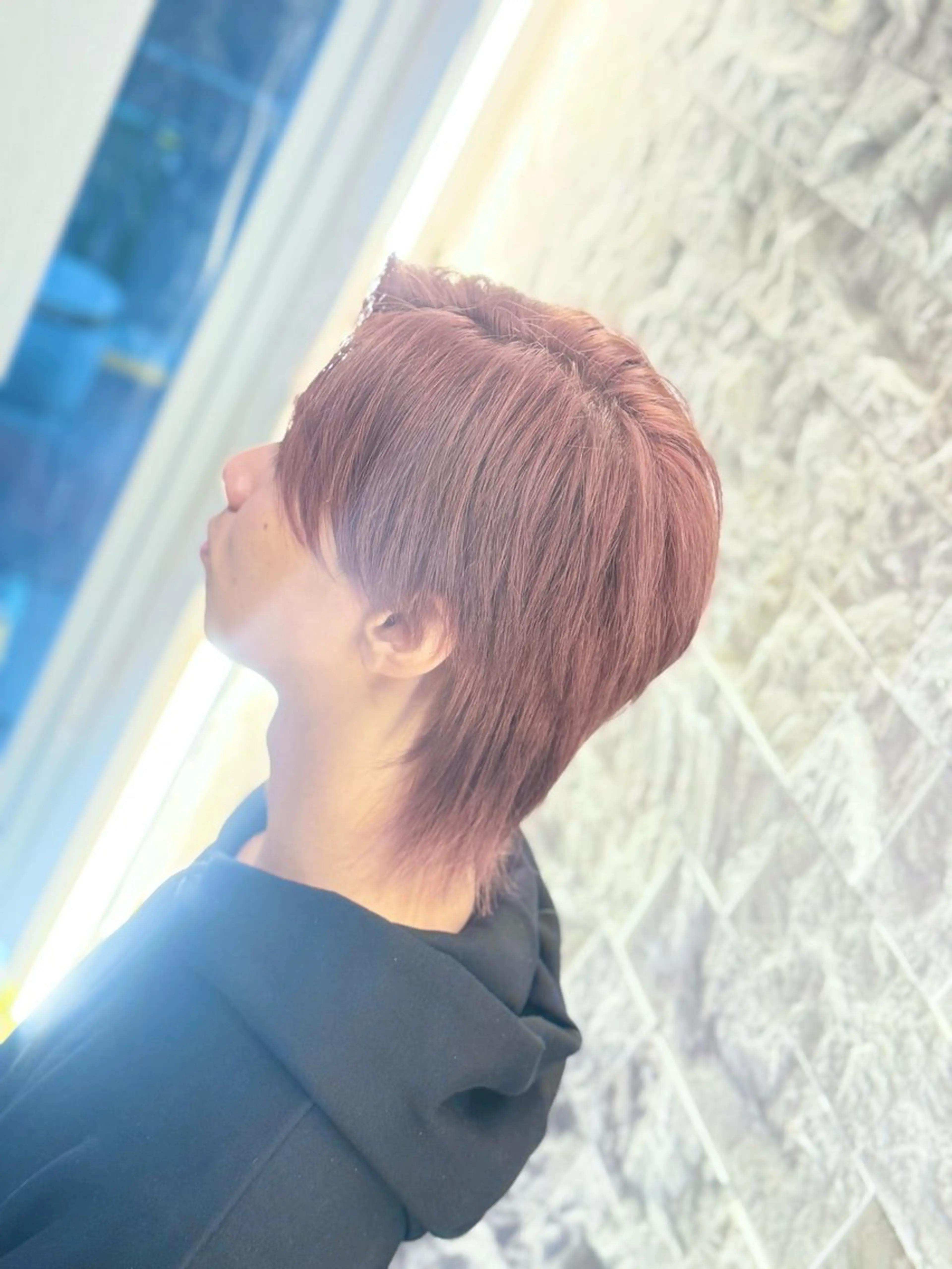 ミディアム カラー メンズ メンズブリーチ メンズウルフカット ブリーチ ウルフカット ヘアカラー 深野 茜のヘアスタイル