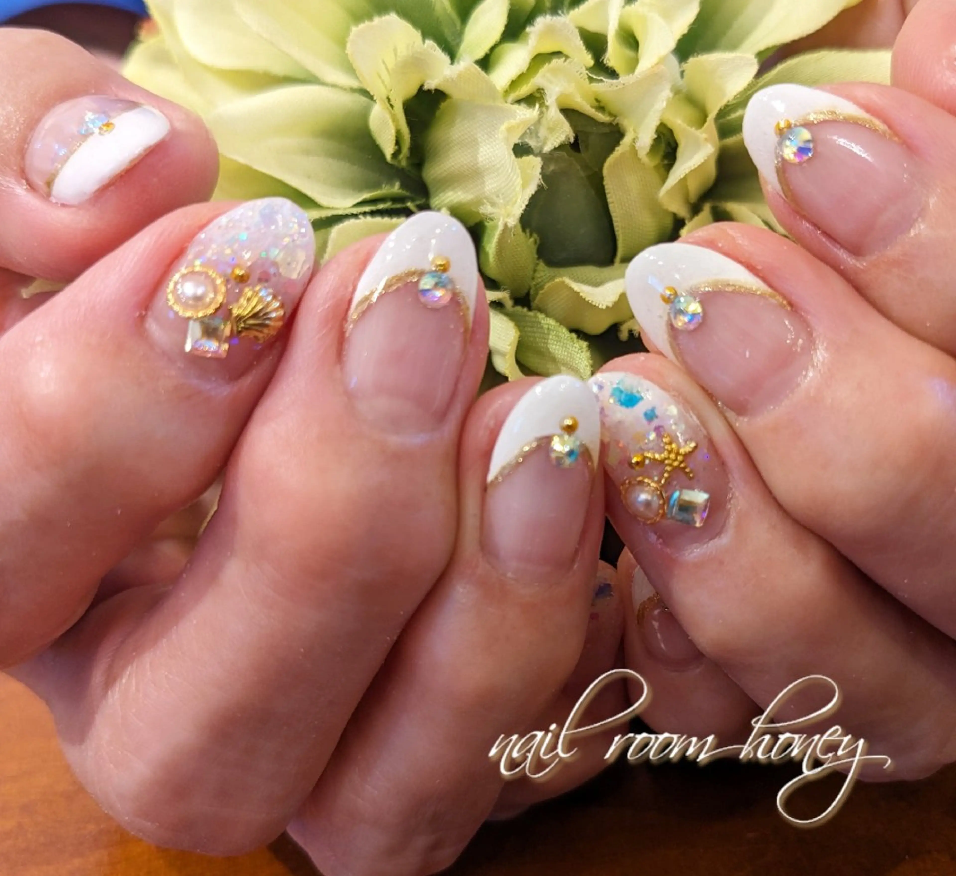 ネイル フレンチネイル 夏ネイル ハンドネイル nail room  honeyのネイルデザイン