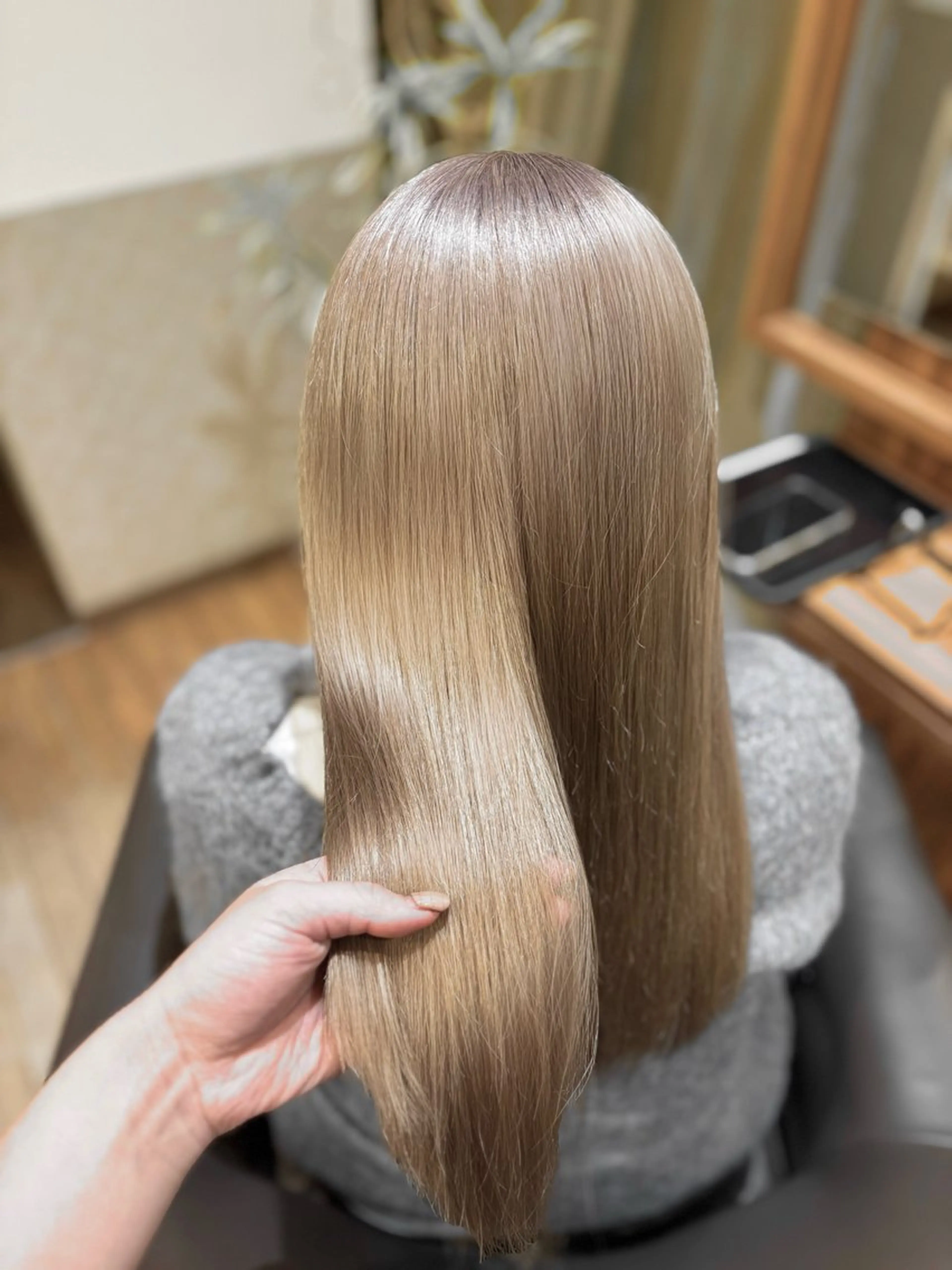 ロング 栗本 栞のヘアスタイル