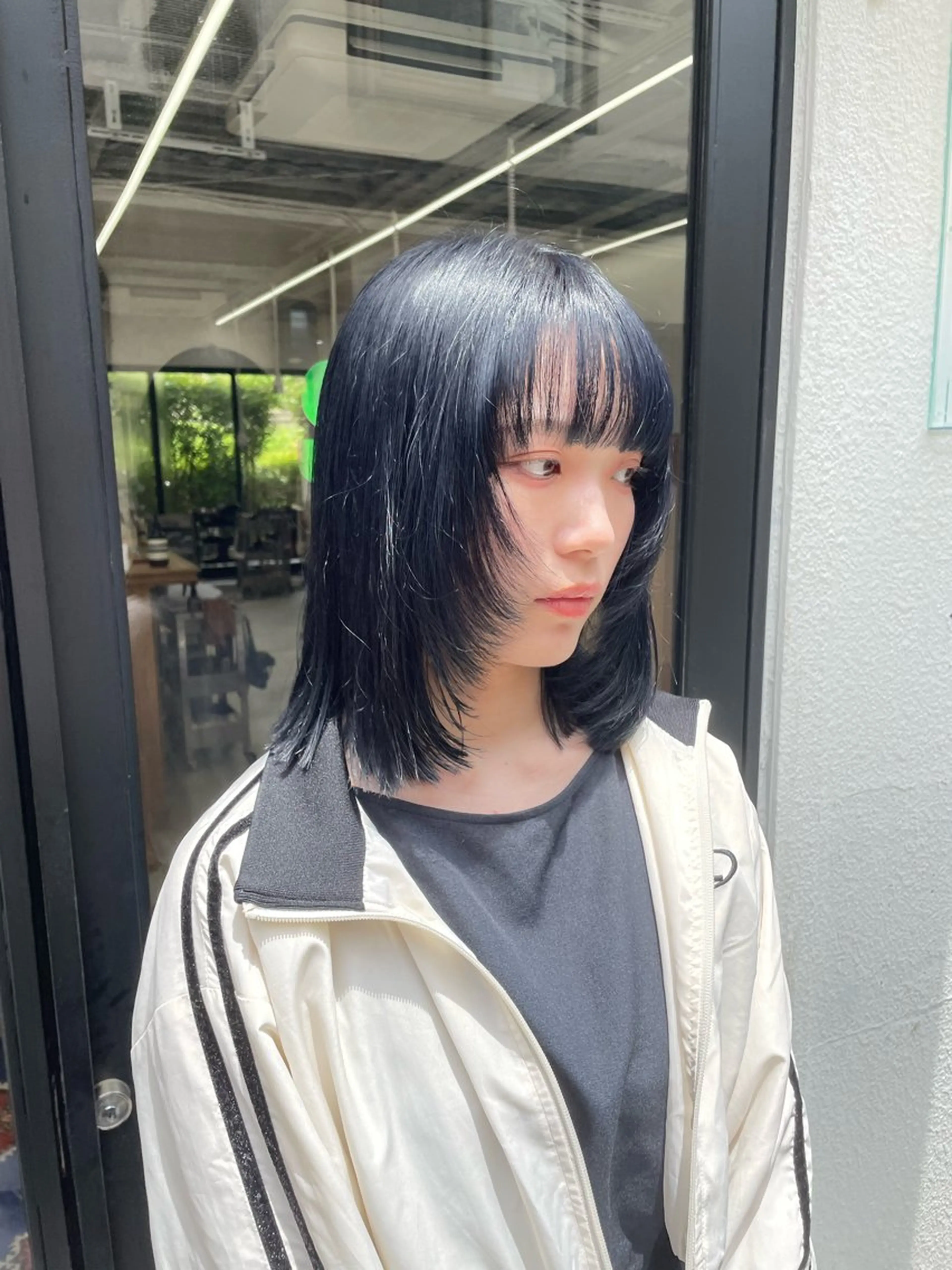 ミディアム カラー パーマ ヘアアレンジ メンズ ブルーカラー ネイビーカラー 顔まわりレイヤー レイヤーカット カット ヘアカラー トリートメント tatsumi/ボブ ウルフ/レイヤーのヘアスタイル