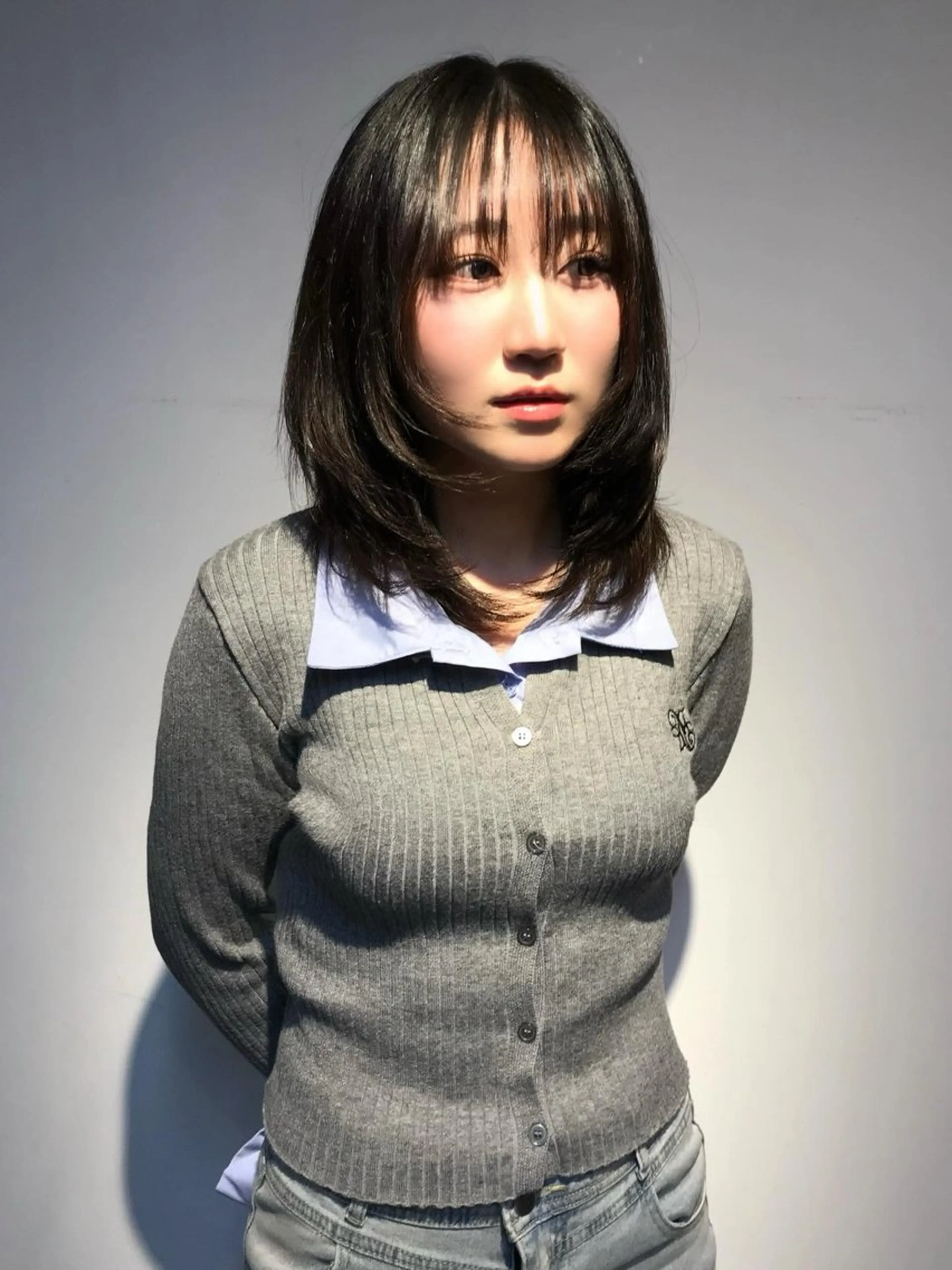 ミディアム レイヤーカット 小顔カット lot れののヘアスタイル