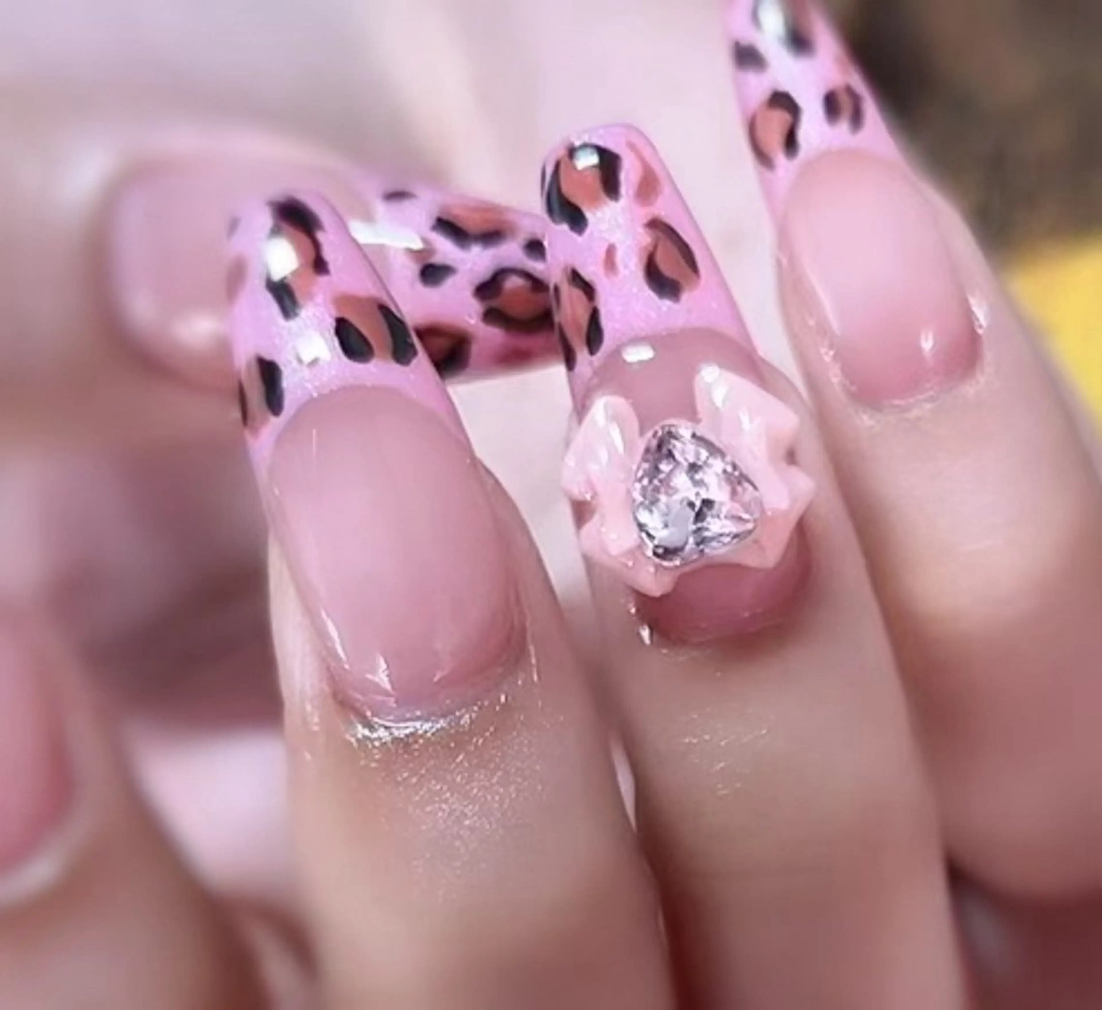 ネイル ハンドネイル MoonNail ユリ🌸のネイルデザイン