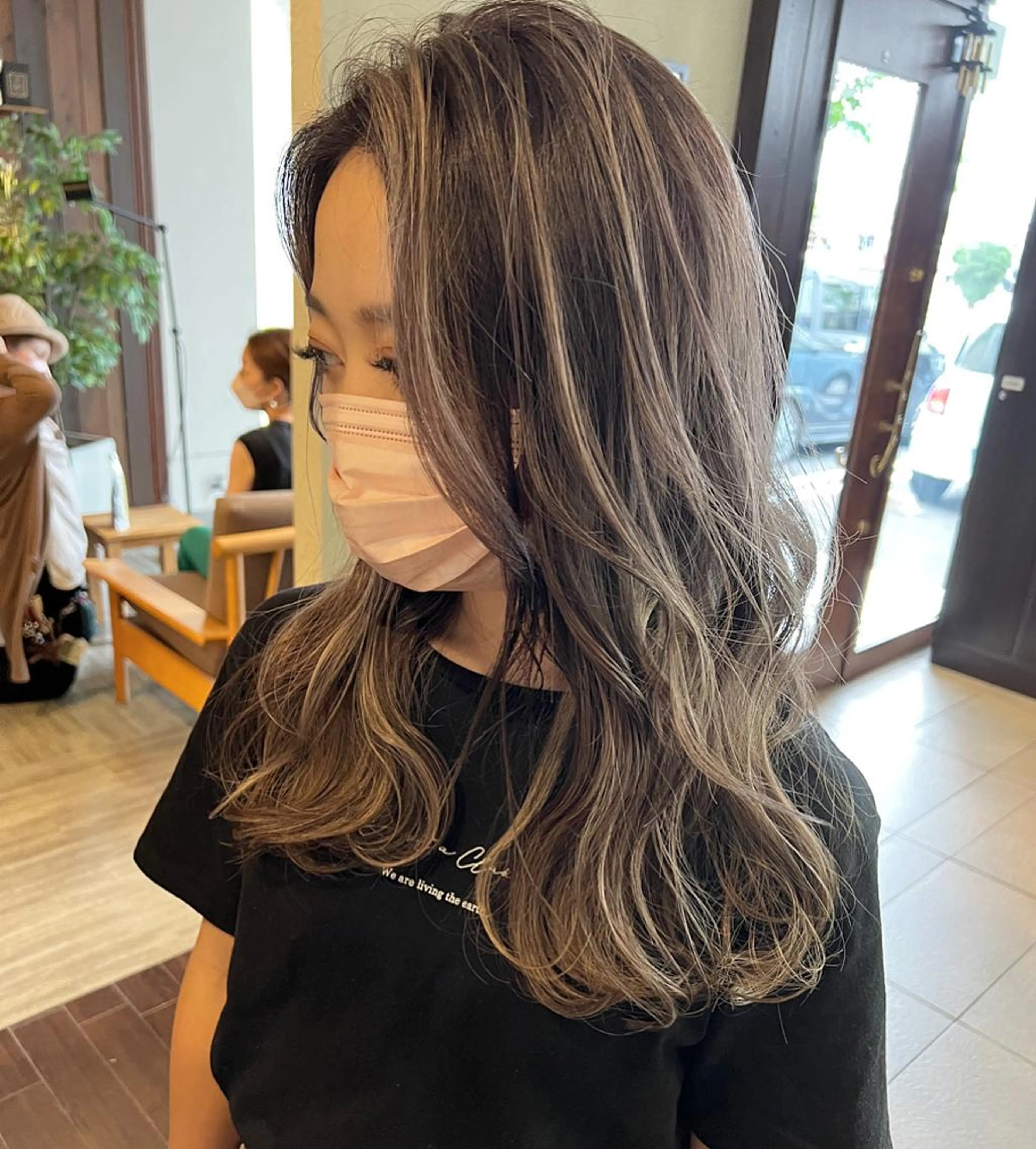 セミロング ハイライト ヘアカラー トリートメント 具志 正太のヘアスタイル