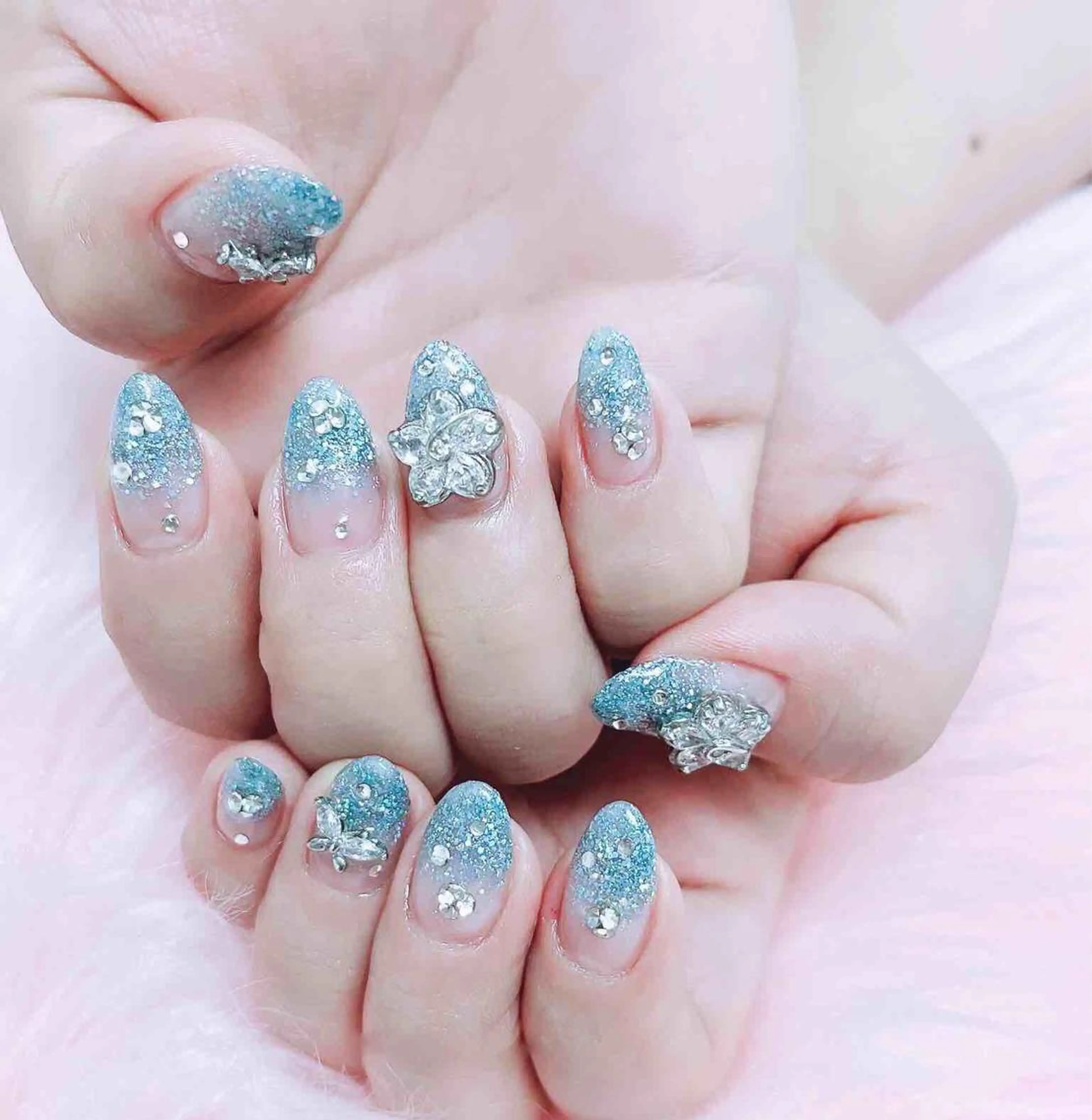 ネイル ハンドネイル MoonNail ユリ🌸のネイルデザイン