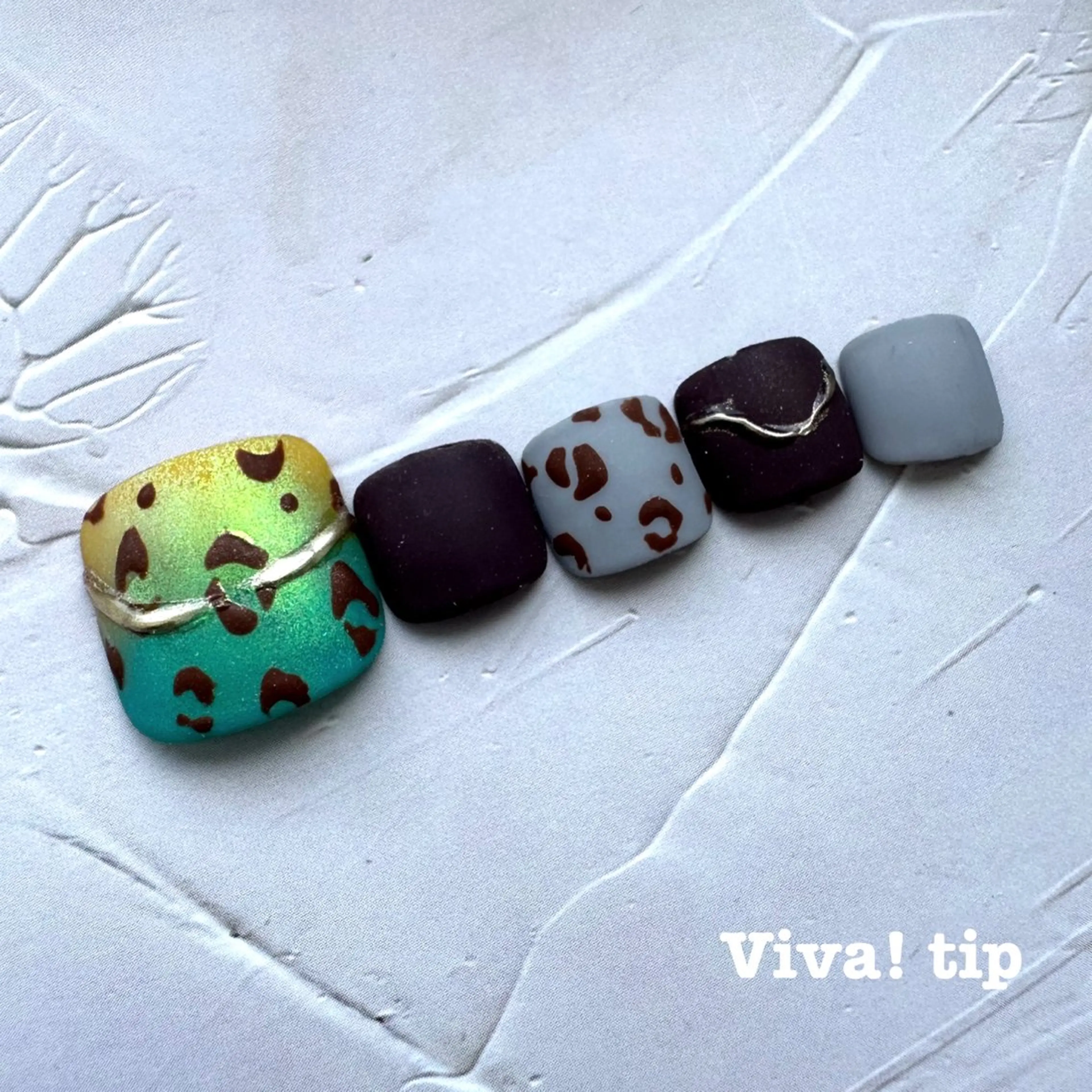 ネイル アニマル柄 オーロラネイル フットネイル マットネイル Viva!tip ビバティップネイルのネイルデザイン