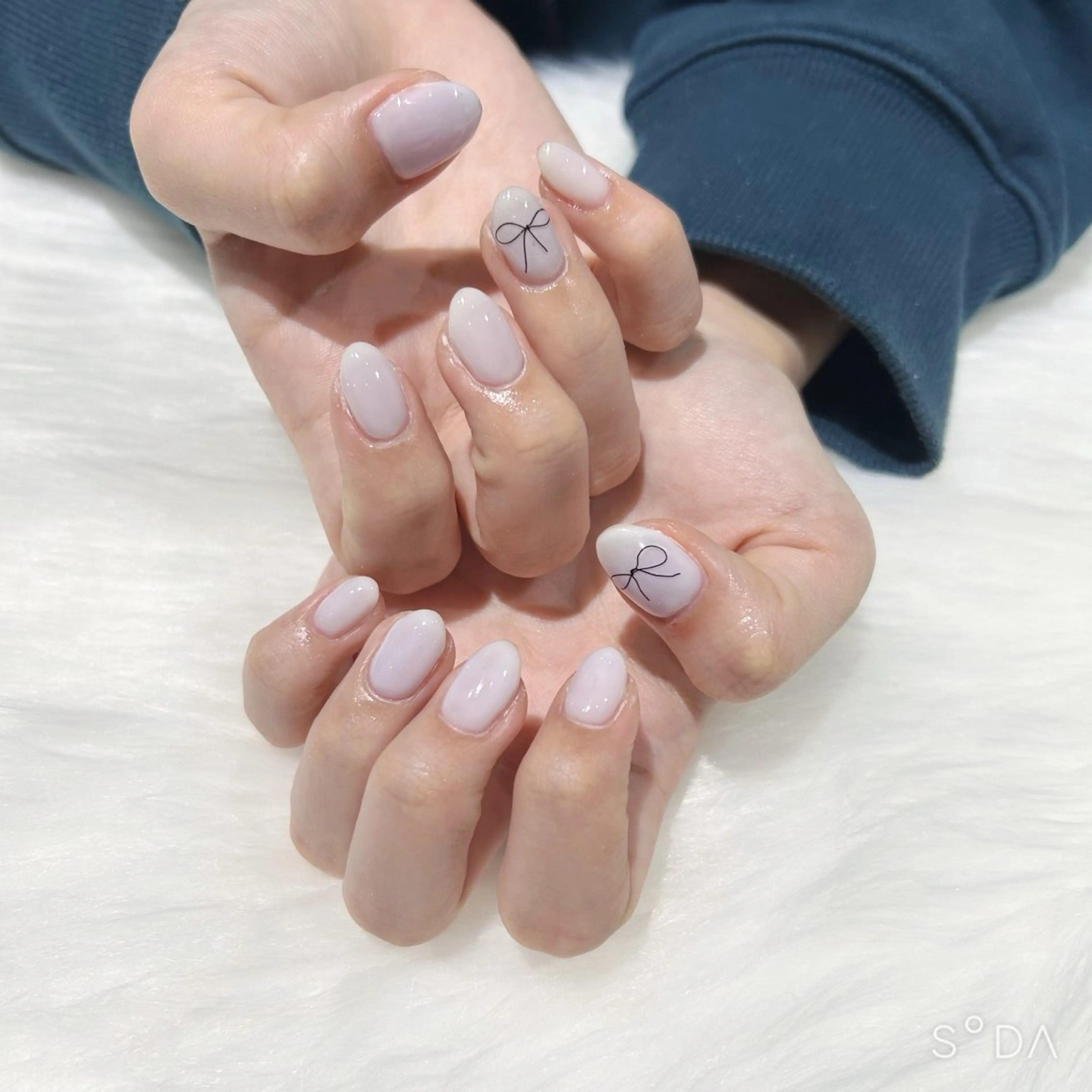 ネイル リボン ホワイト ぷりゅねる 心斎橋のネイルデザイン