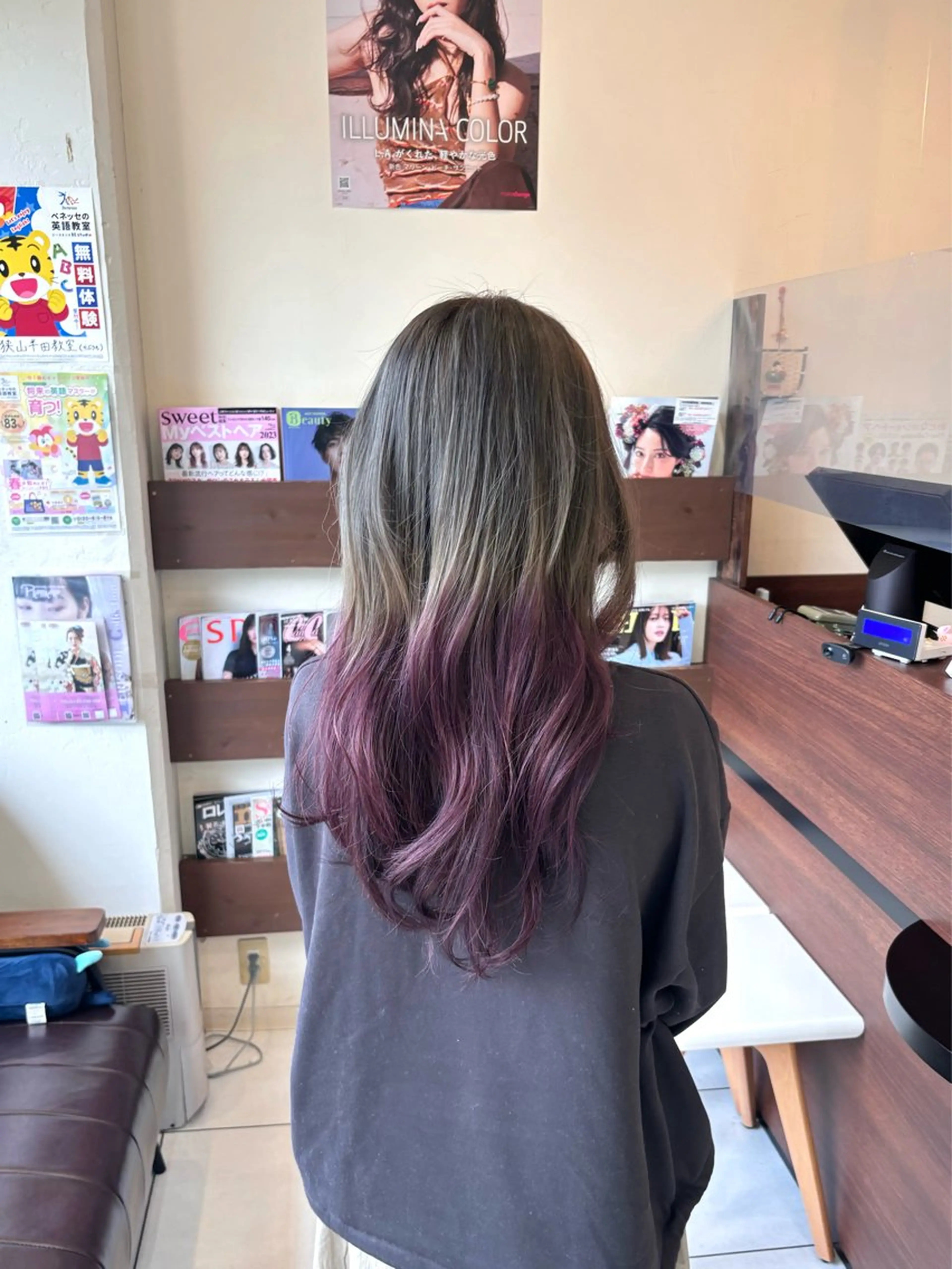 ロング カラー アッシュ ベージュカラー グラデーションカラー イルミナカラー ラベンダーカラー ヘアカラー トリートメント 小野 友暉のヘアスタイル