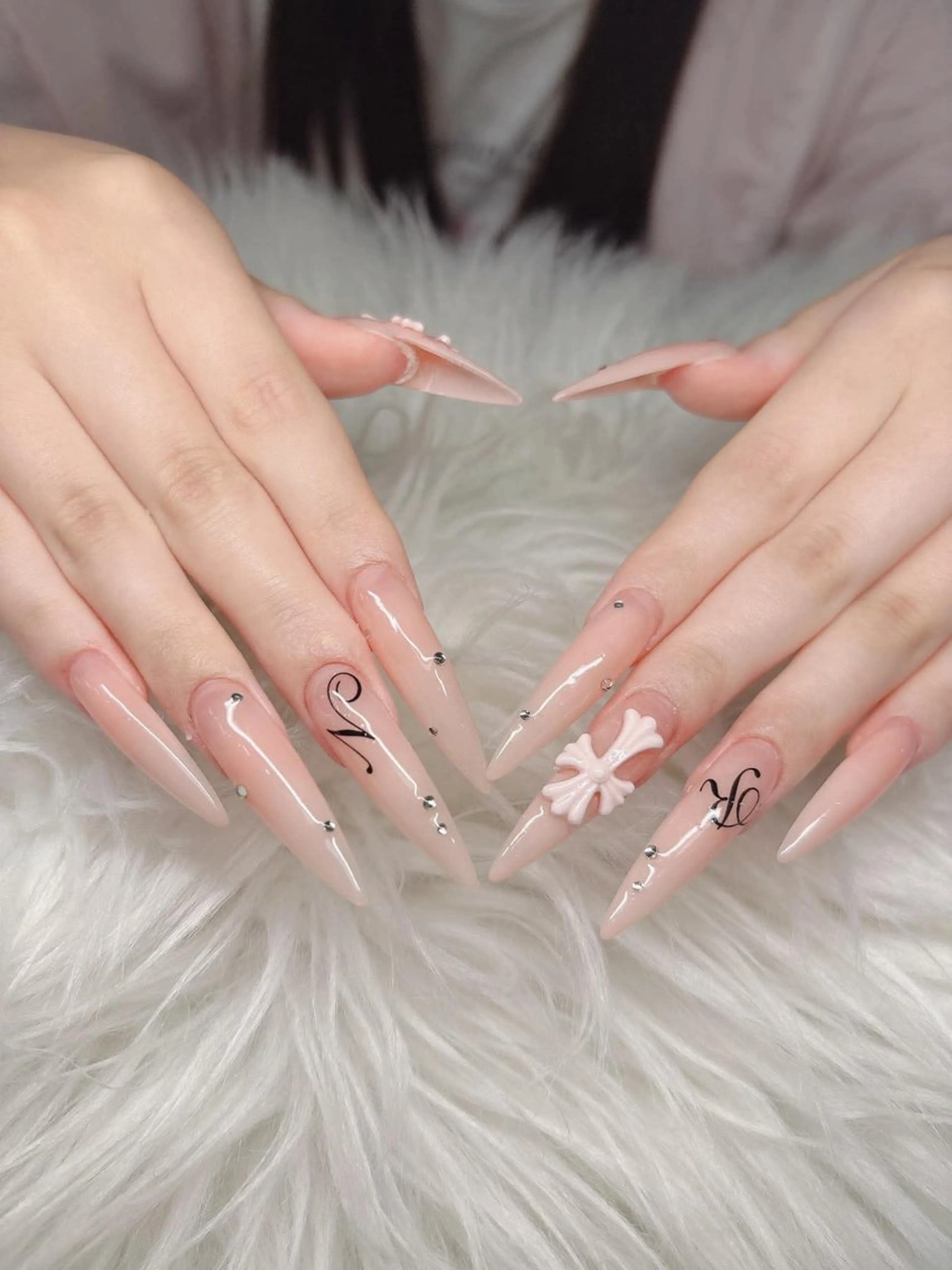 ネイル 長さ出し グラデーション 卒業式 キラキラネイル マグネットネイル Lee Nailsのネイルデザイン
