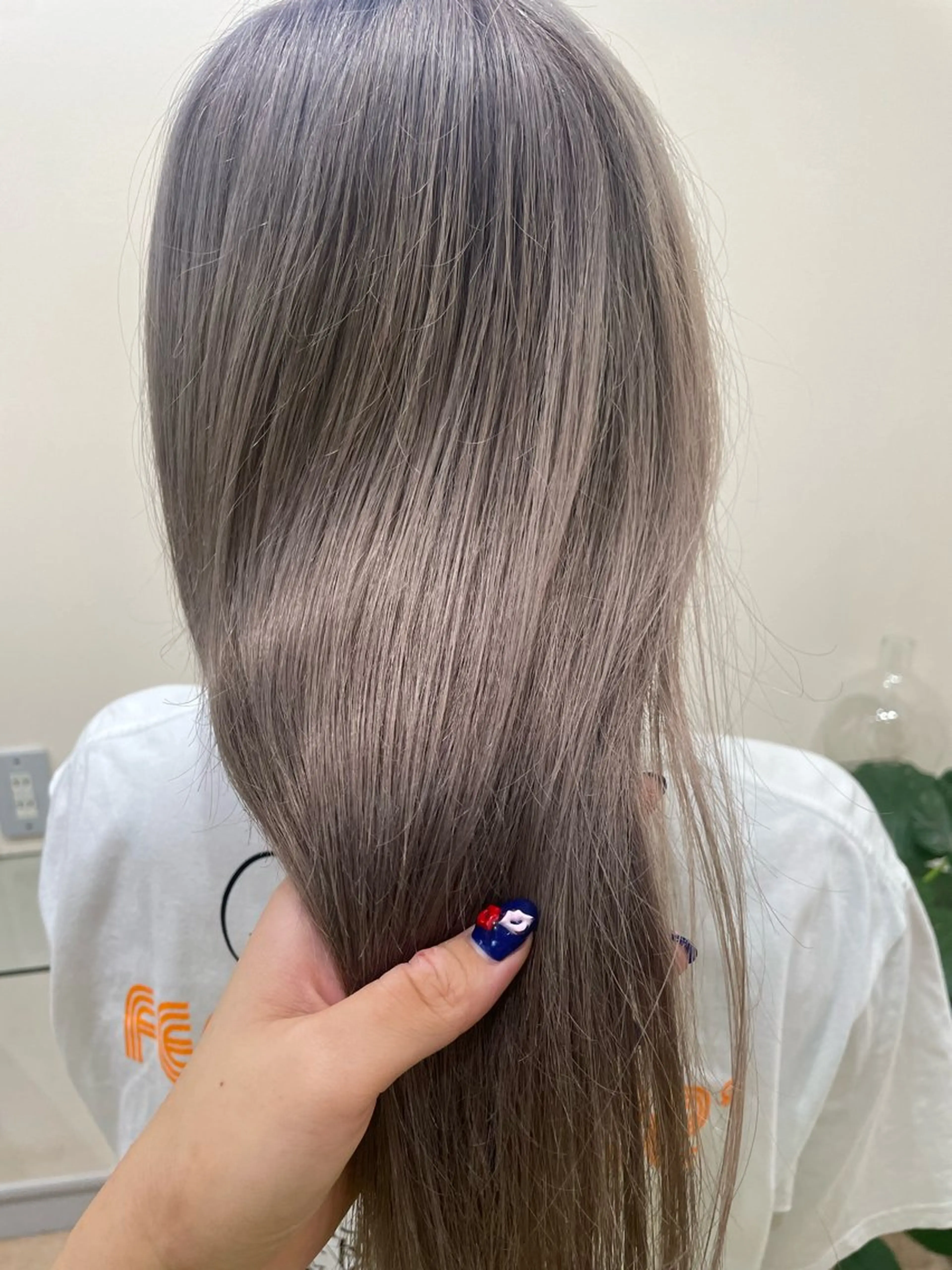 カラー ブリーチ グレージュ ヘアカラー トリートメント 金森 実海のヘアスタイル