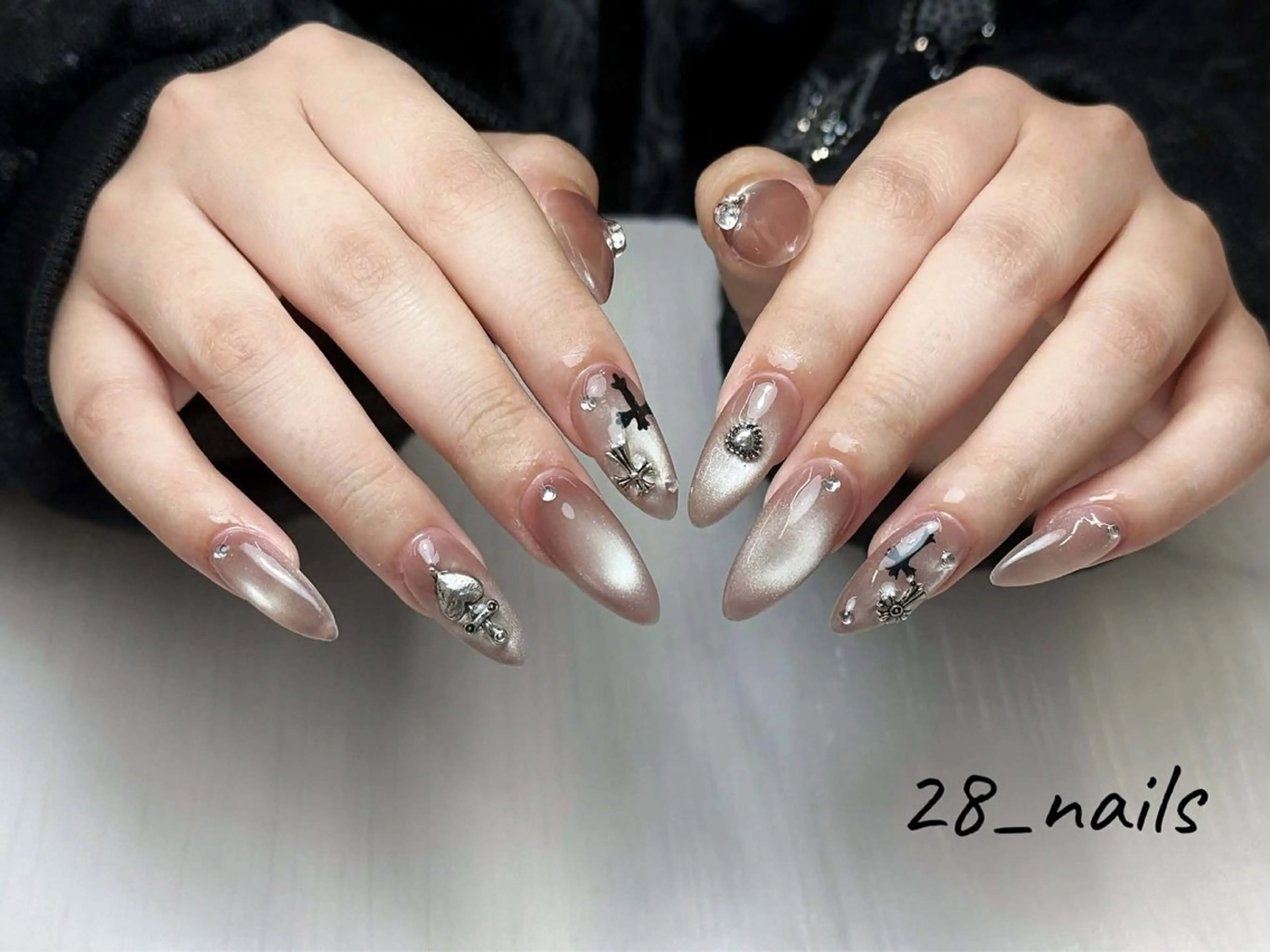 ロング ハンドネイル トゥー フエンのネイルデザイン