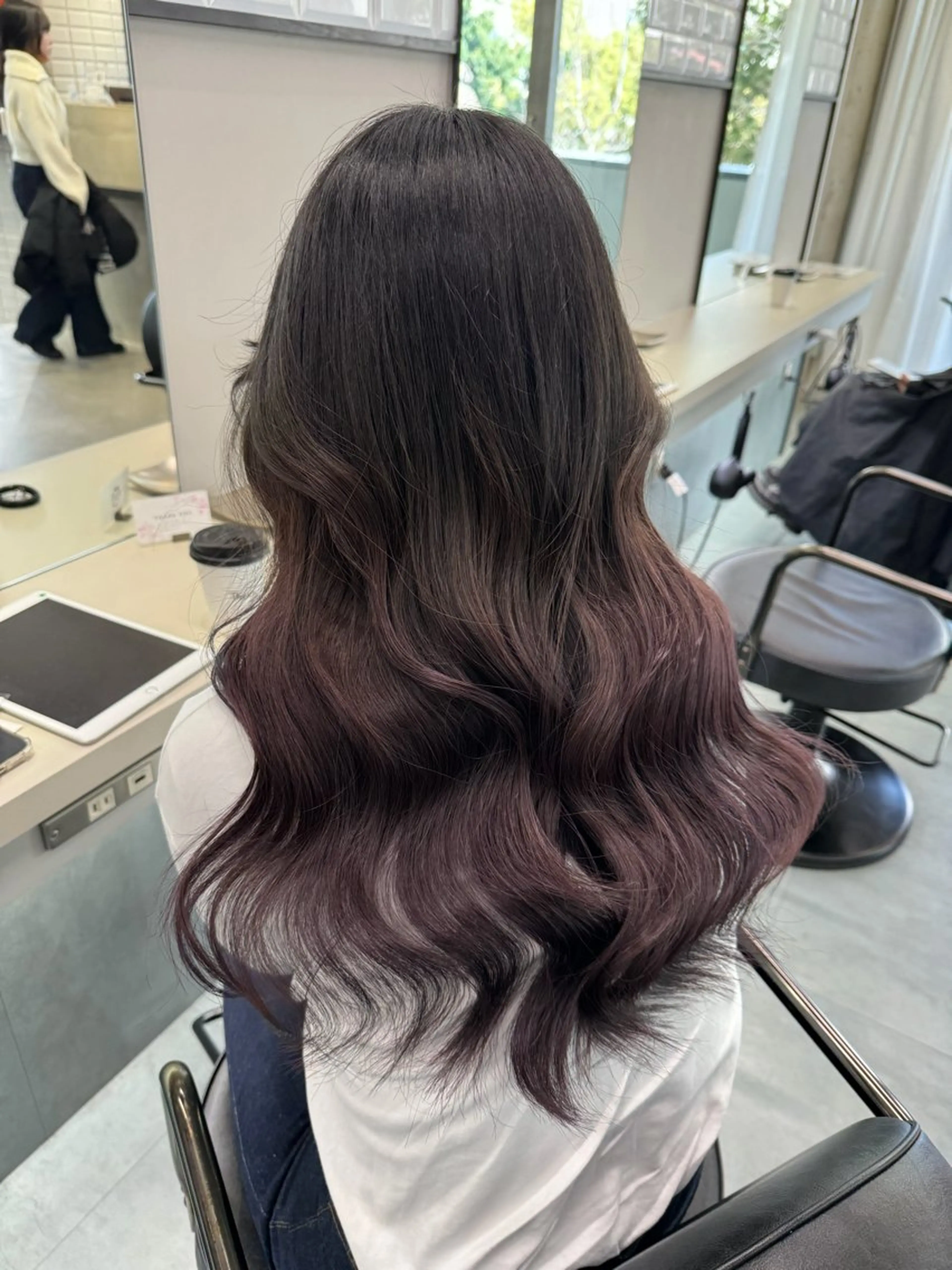 ロング くびれヘア 顔周りカット 韓国風ヘア くびれレイヤー レイヤーカット ヘアカラー 前原 星音のヘアスタイル