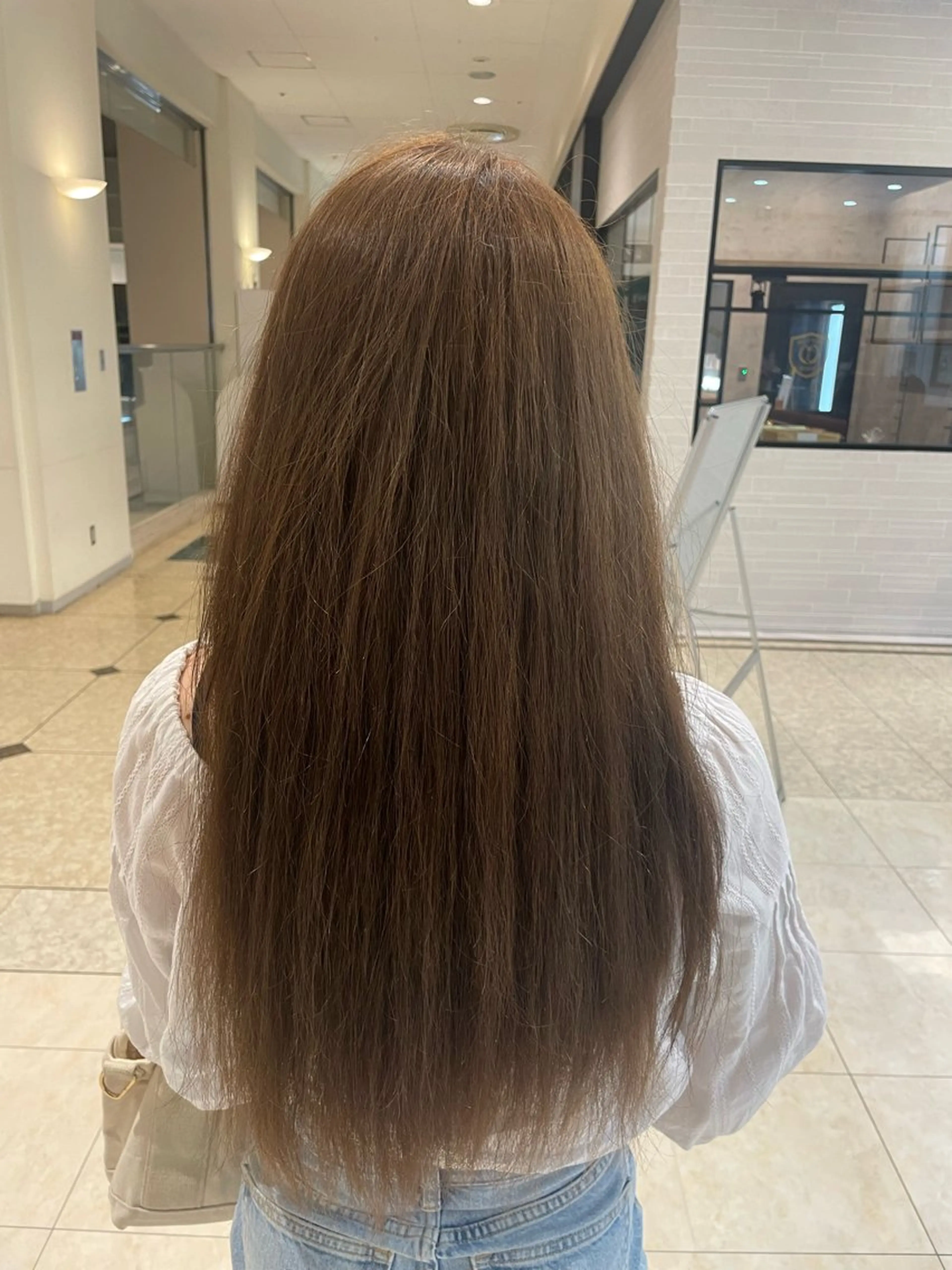 ロング カラー ベージュカラー 岩崎 唯人のヘアスタイル