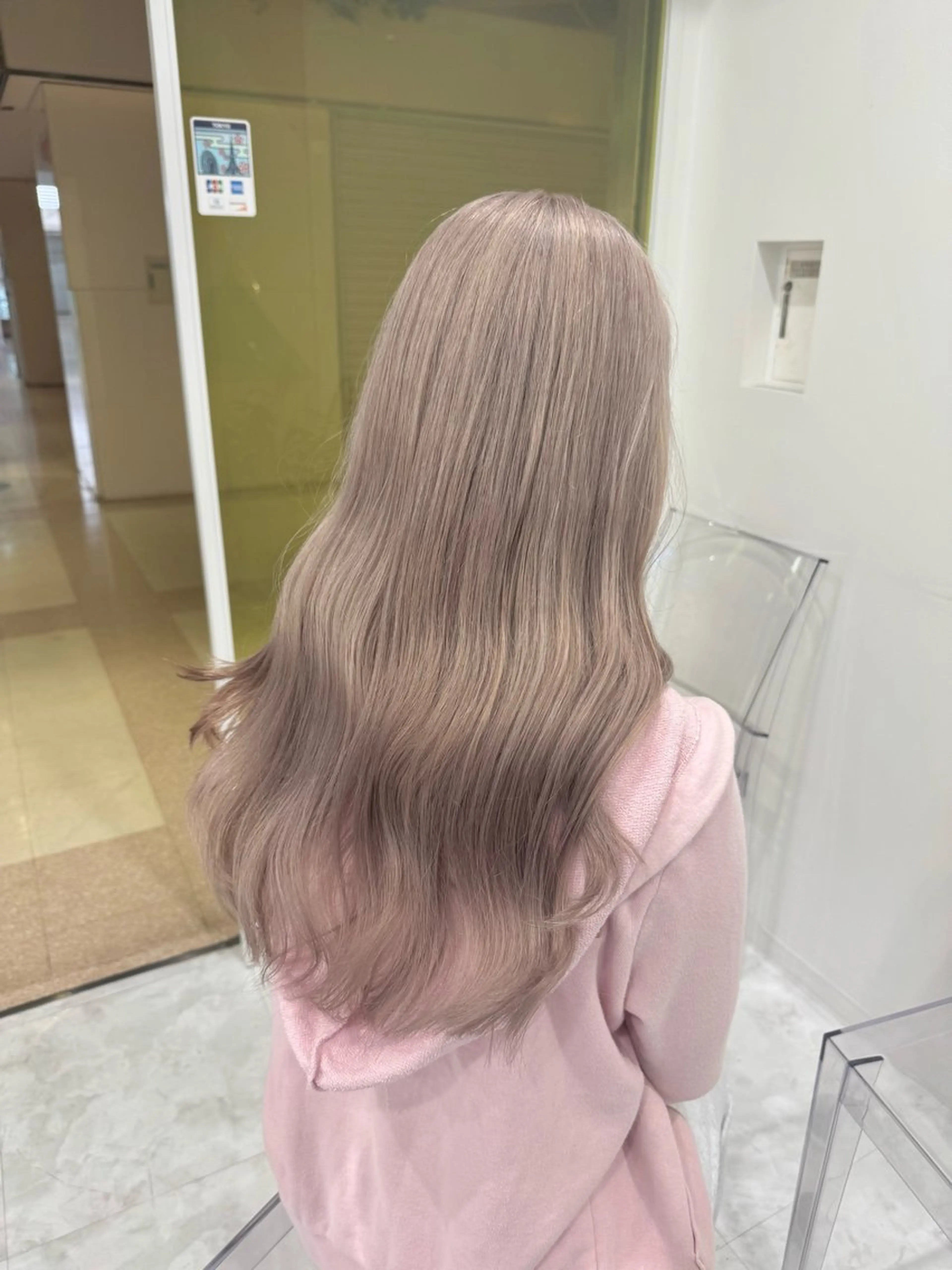 カラー ミルクティーベージュ 🤍Yumeのヘアスタイル