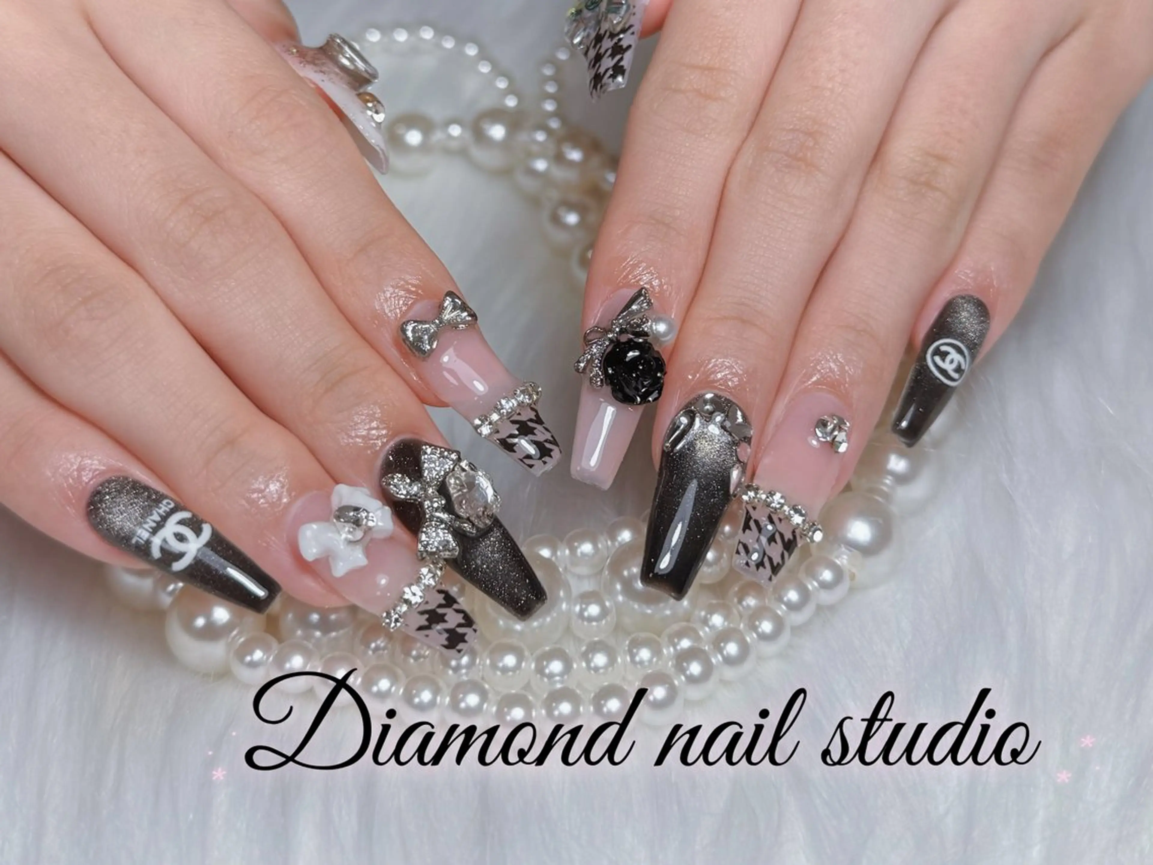 ネイル アートネイル オーロラネイル ガーリー キラキラネイル 韓国ネイル ハンドネイル ハンドケア Asher-Yuki 🍁のネイルデザイン