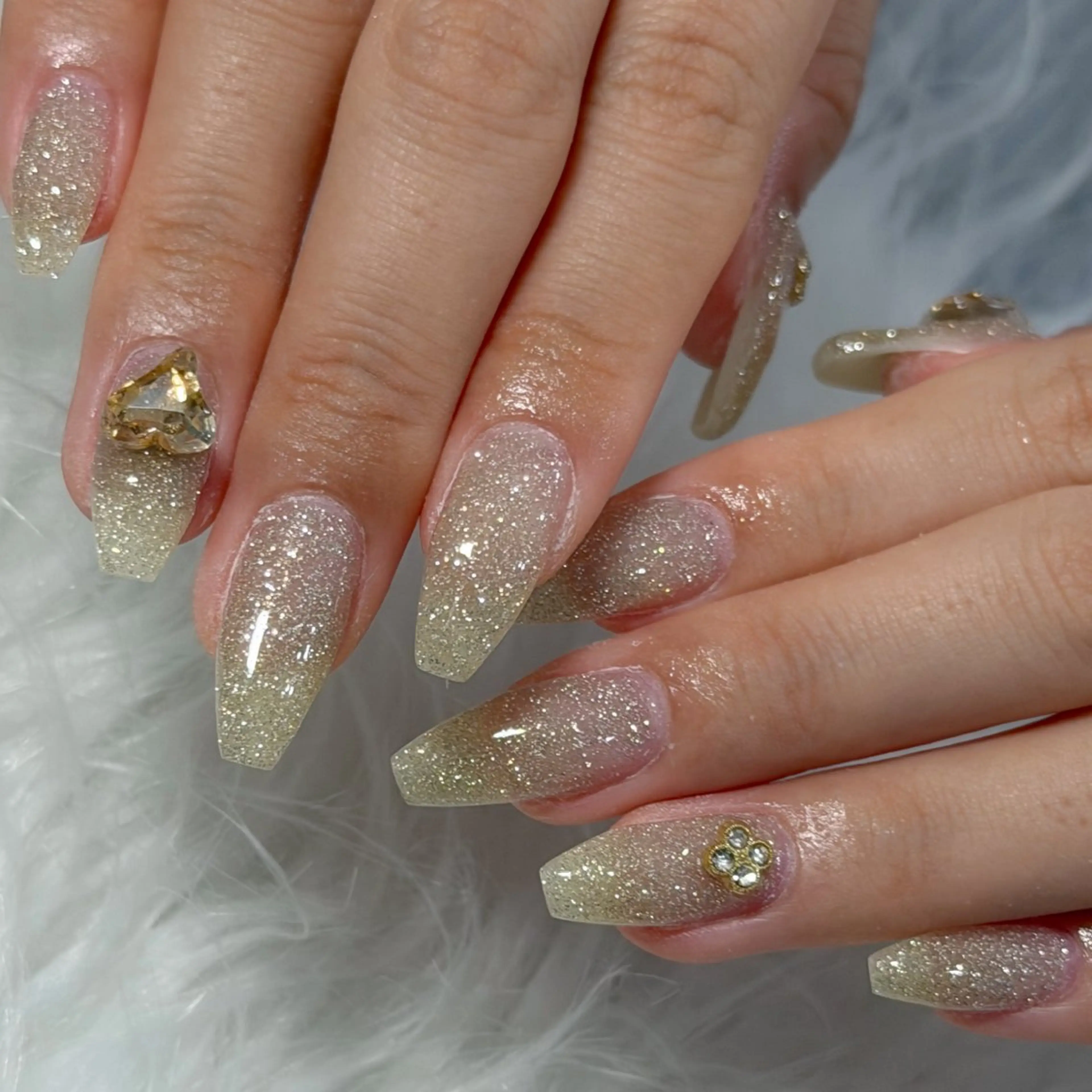 ネイル ハンドネイル フットネイル LAVISH nanamiのネイルデザイン