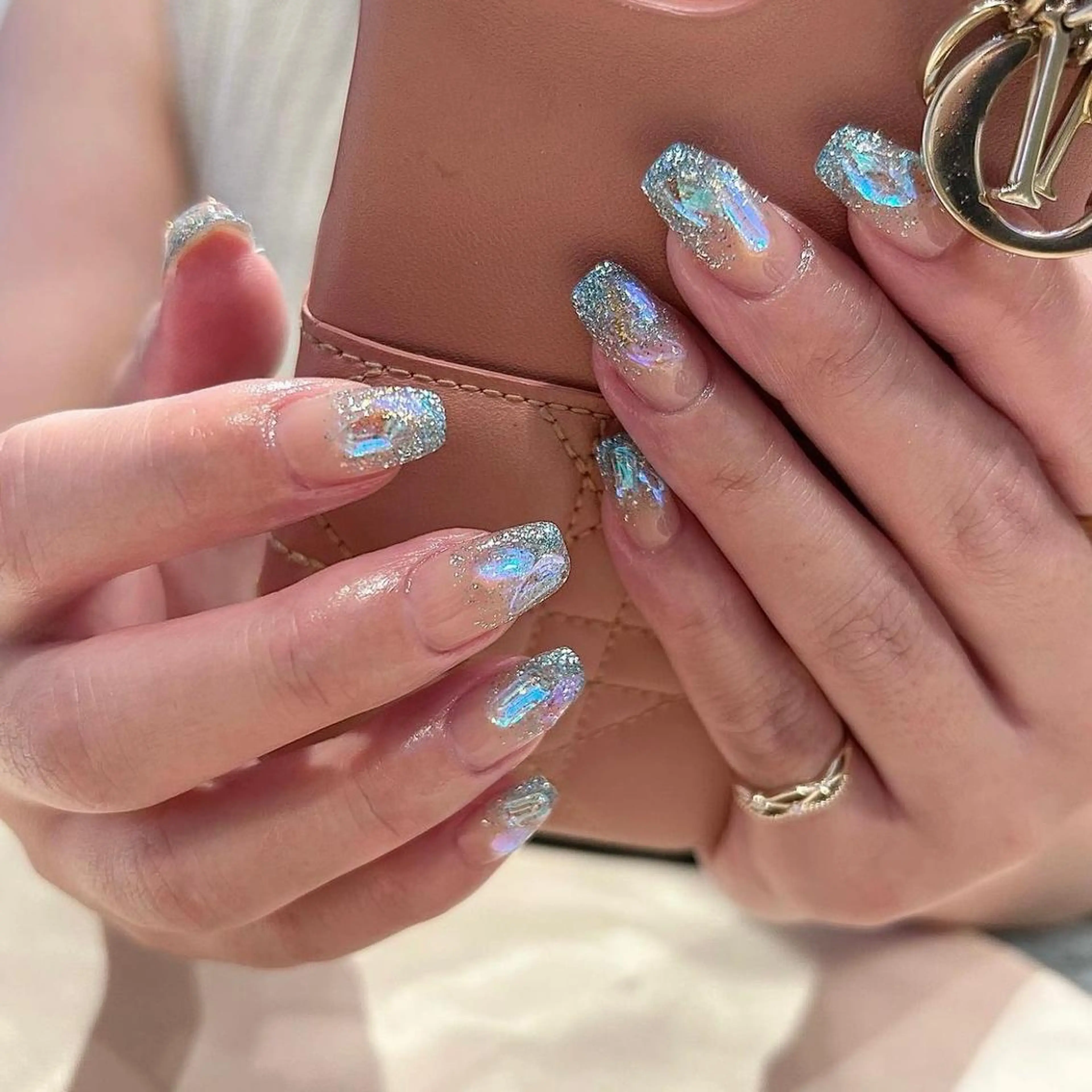 ネイル ブルー キラキラネイル ラメ(グリッター) ストーンネイル 夏ネイル ハンドネイル パラあり！フィルイン 美フォルムのネイルデザイン