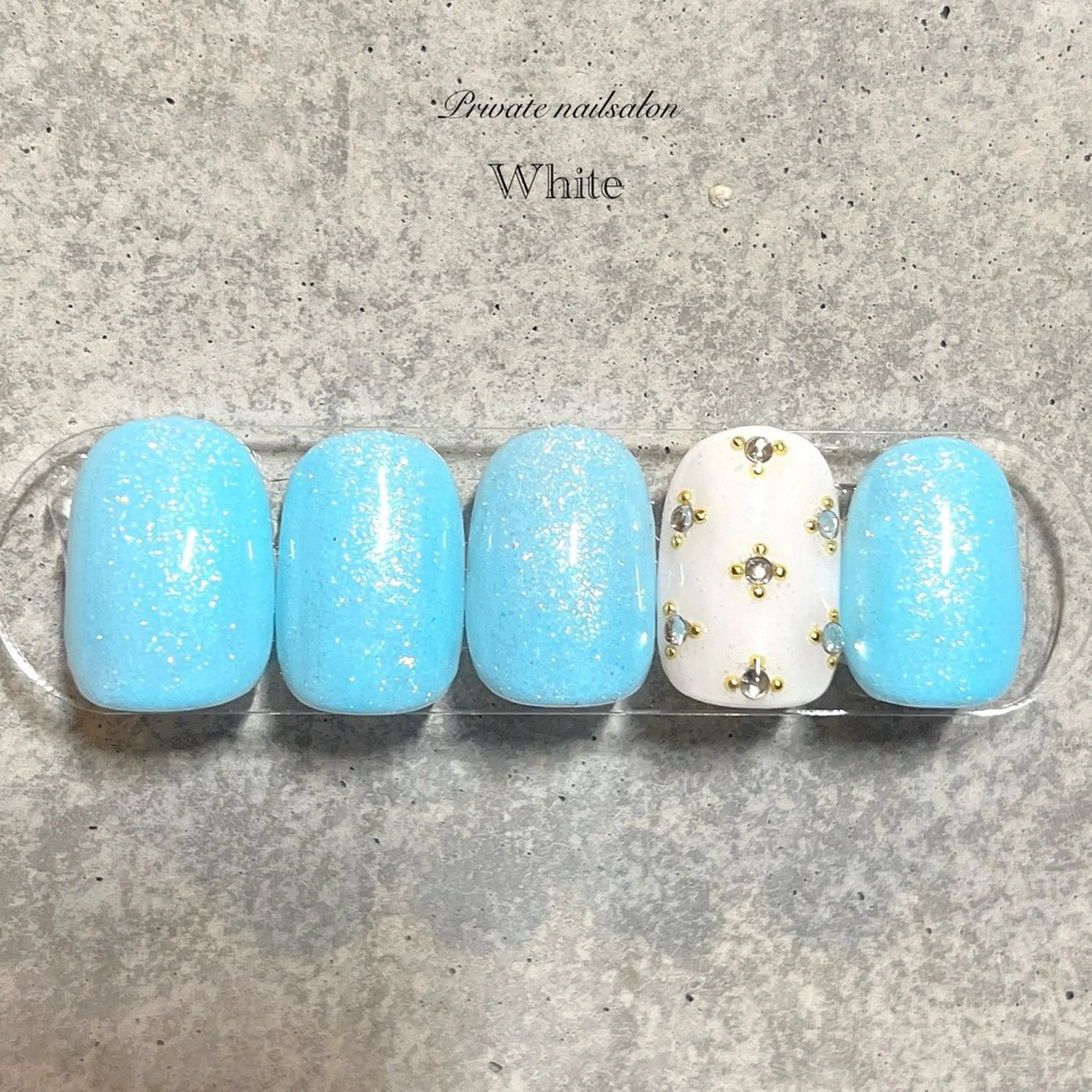 ネイル ブルー キラキラネイル ニュアンスネイル 冬ネイル ハンドネイル SAKASHITA KEIのネイルデザイン