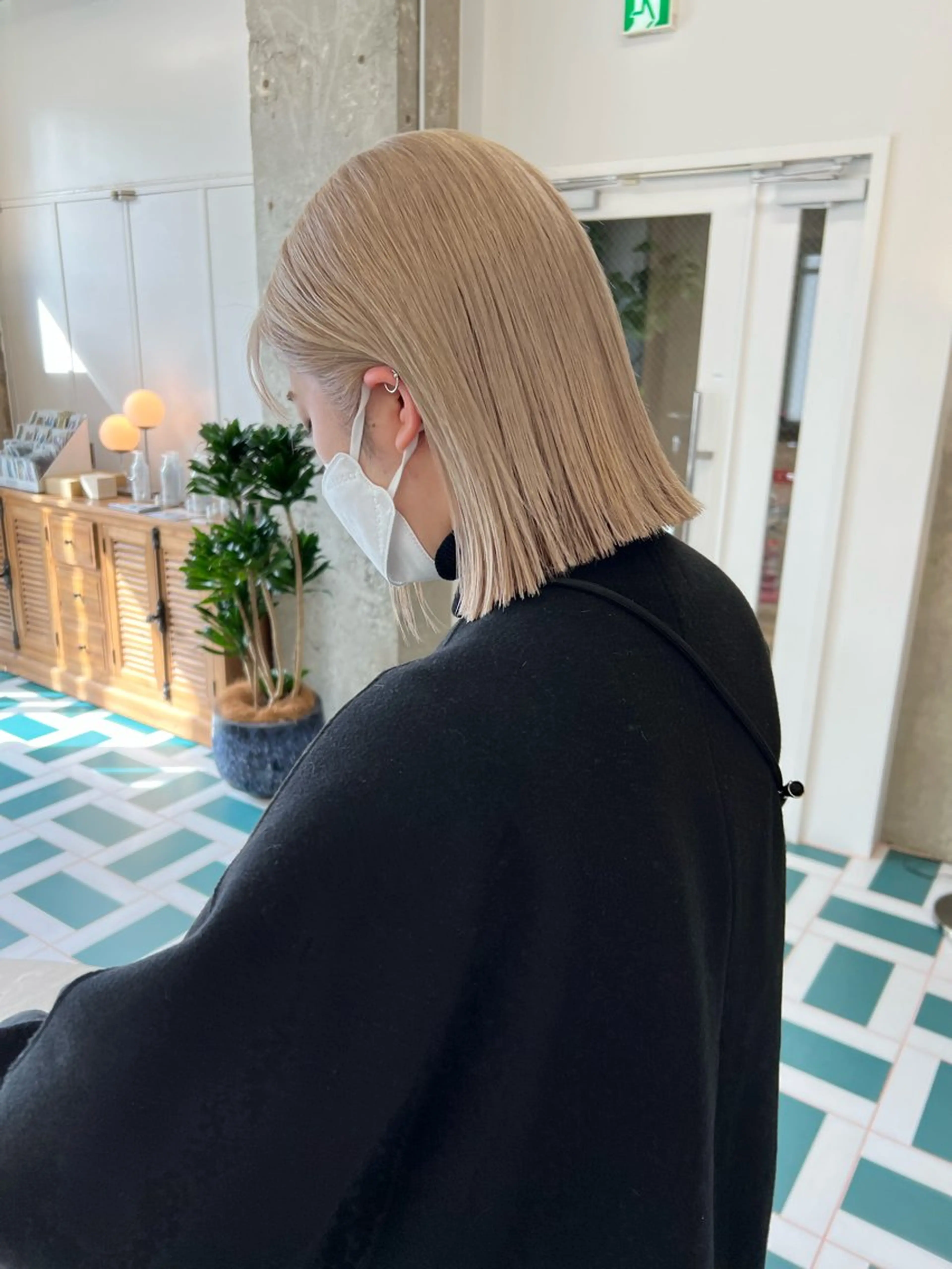 ミディアム ボブ/ハイトーン YUIのヘアスタイル