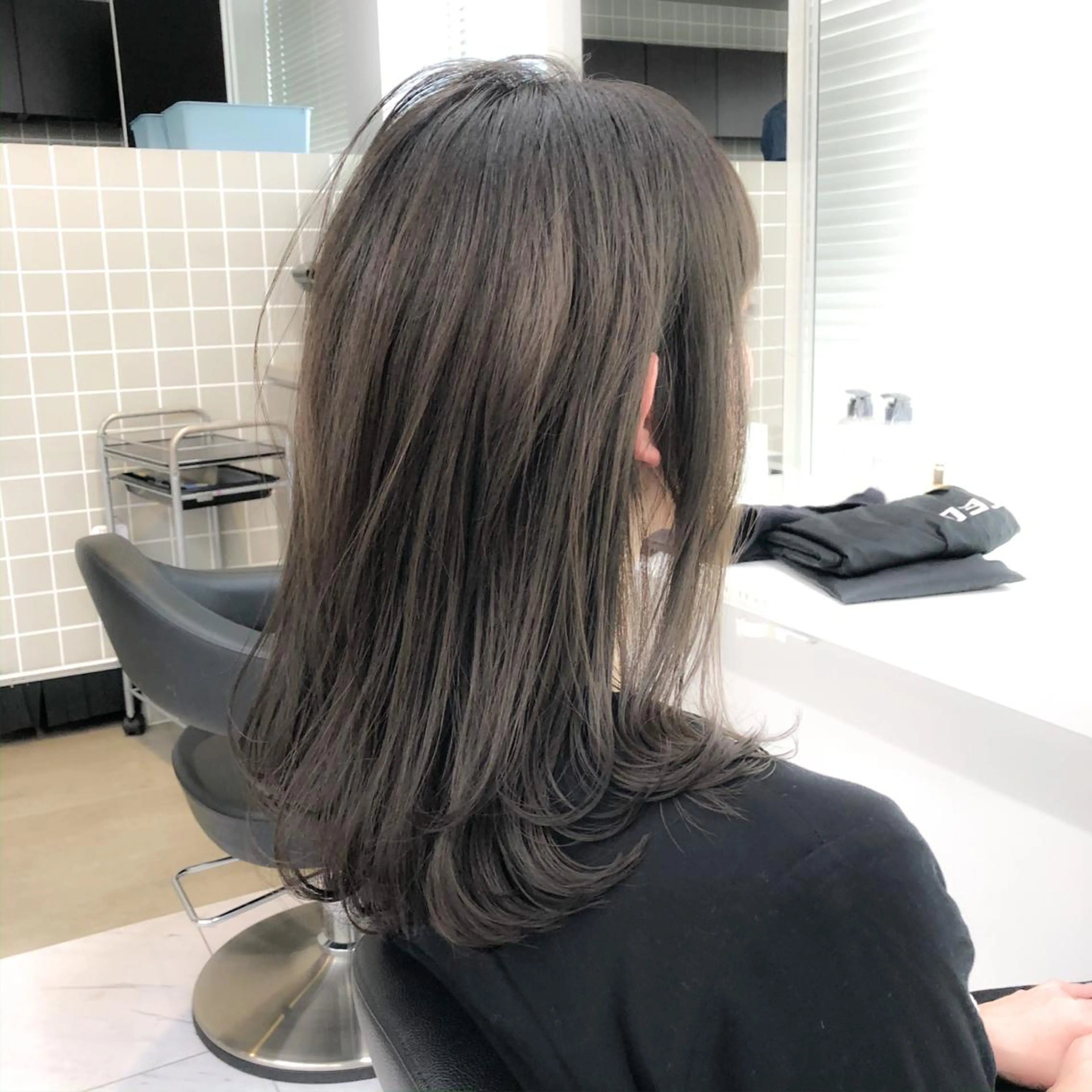 セミロング カット ヘアカラー ハイトーン×レイヤー カットTAKUMIのヘアスタイル