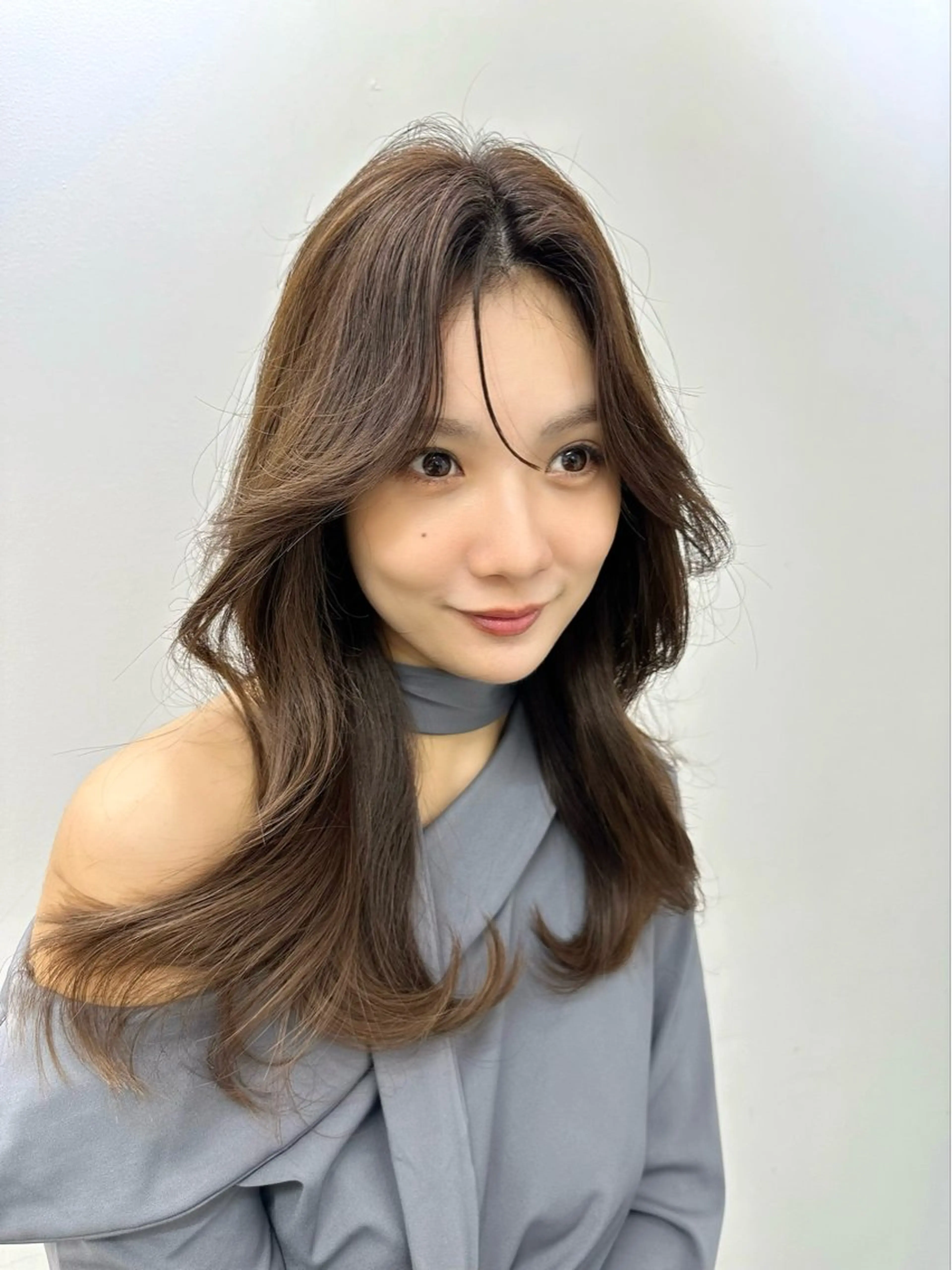 セミロング カラー ミディアムレイヤー 添田晃基のヘアスタイル