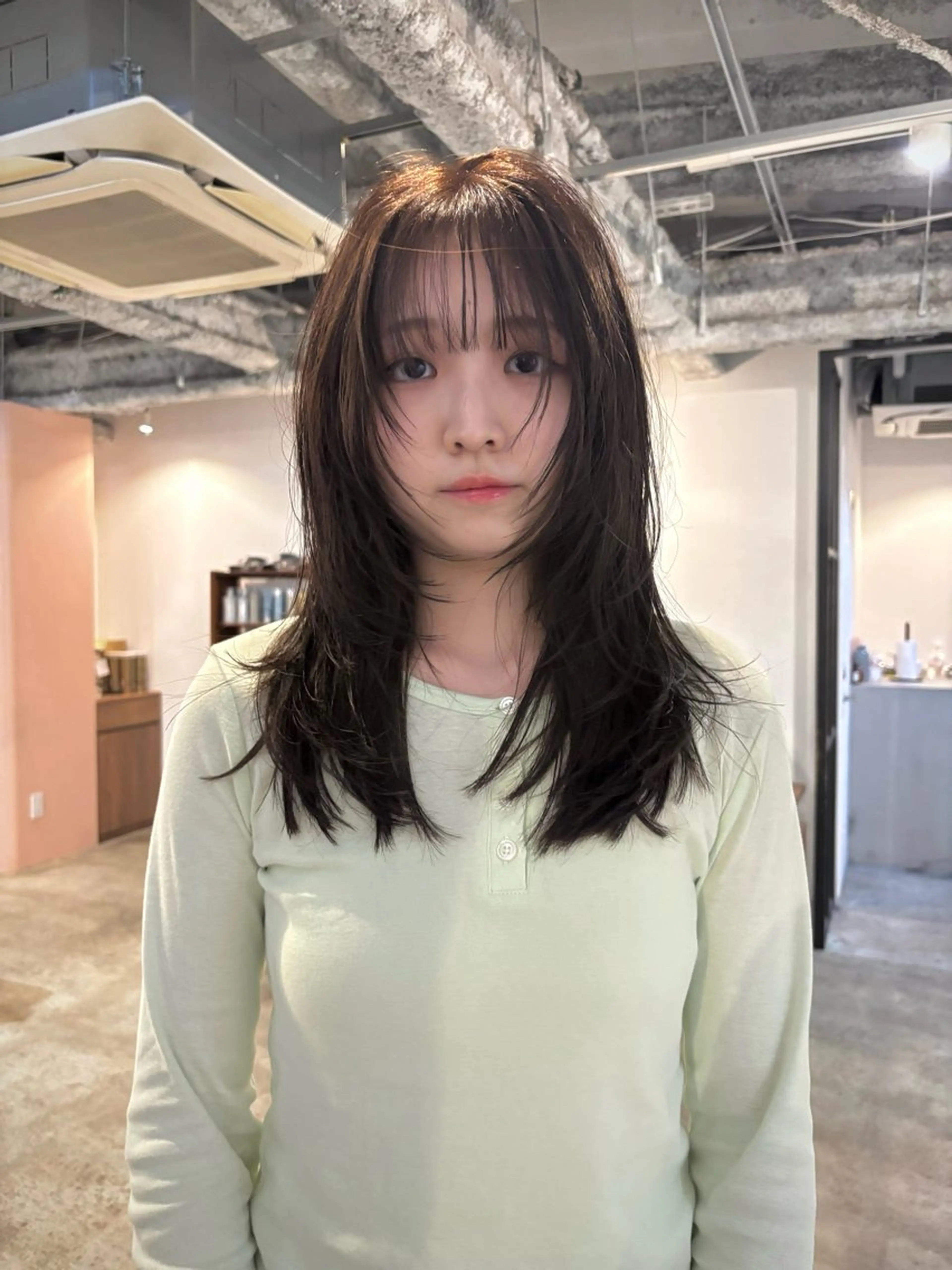 セミロング カラー ブラウンカラー レイヤーカット カット ヘアカラー yu maのヘアスタイル