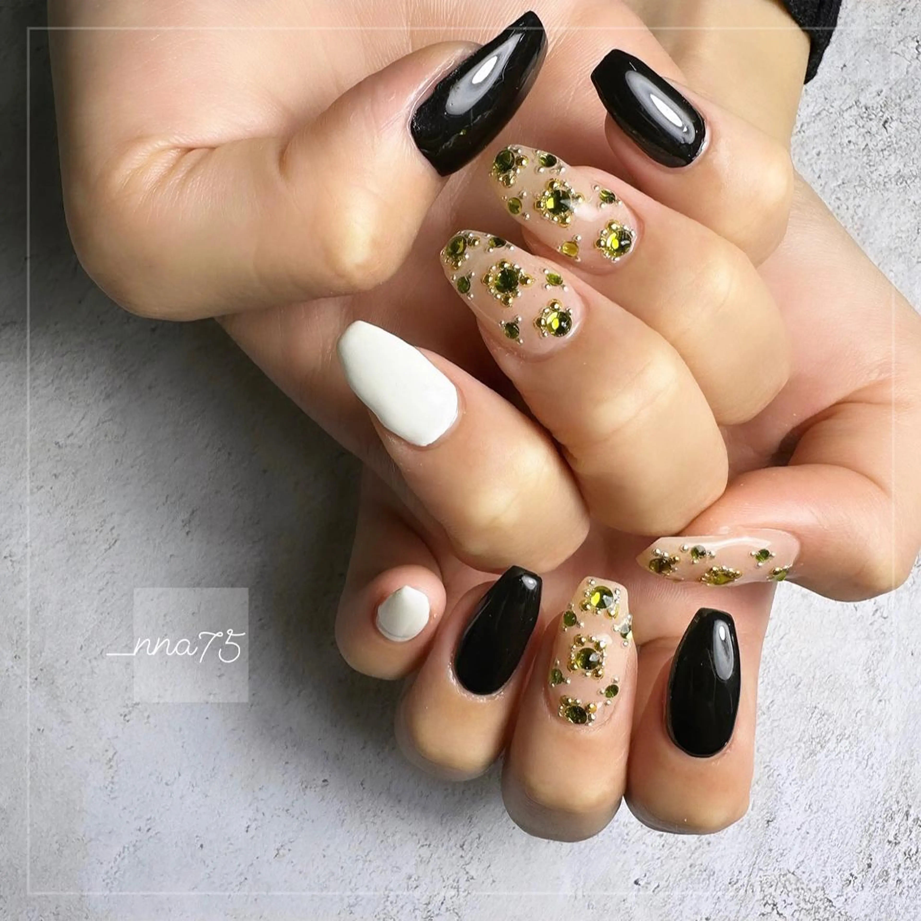 ネイル GRANDE OSU Anna 🧸💛のネイルデザイン