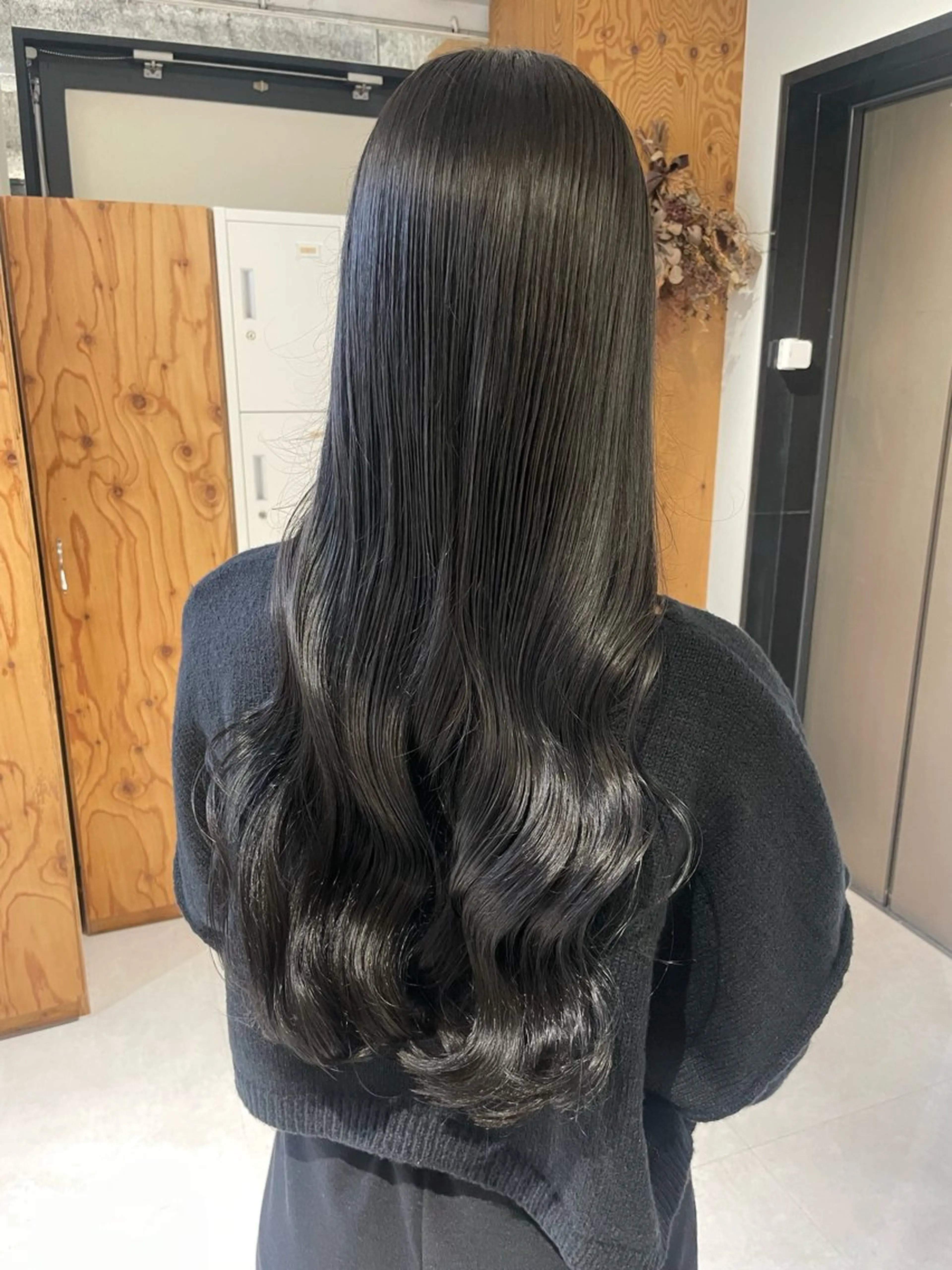 ロング アッシュ アッシュグレー アキ/梅田/顔まわり /レイヤーカット/のヘアスタイル