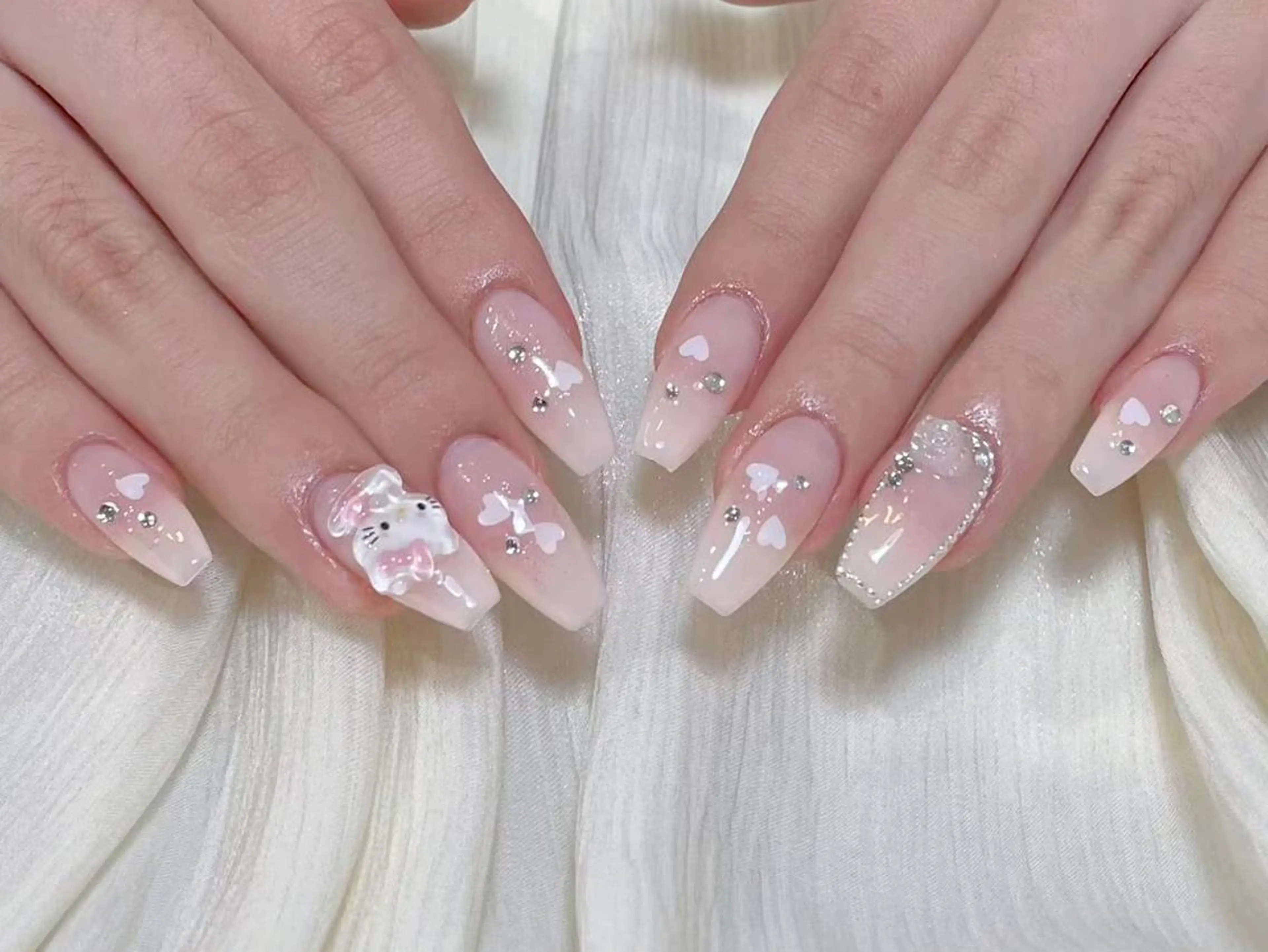 ミディアム ハンドネイル 💅 リリアのネイルデザイン
