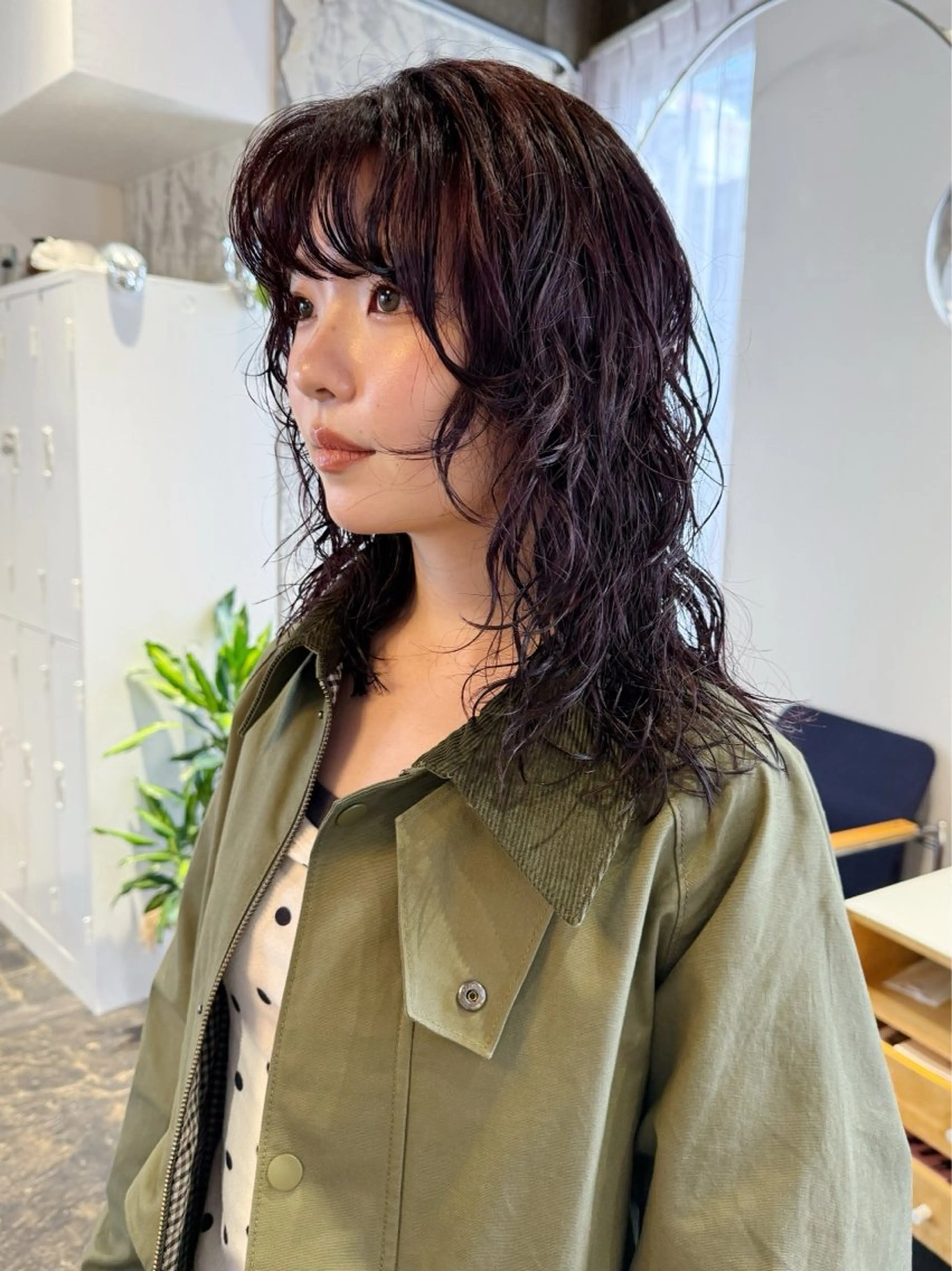 セミロング カラー パーマ セミロングパーマ ボルドーカラー レイヤーカット カット ヘアカラー パーマ トリートメント hanami /名駅のヘアスタイル