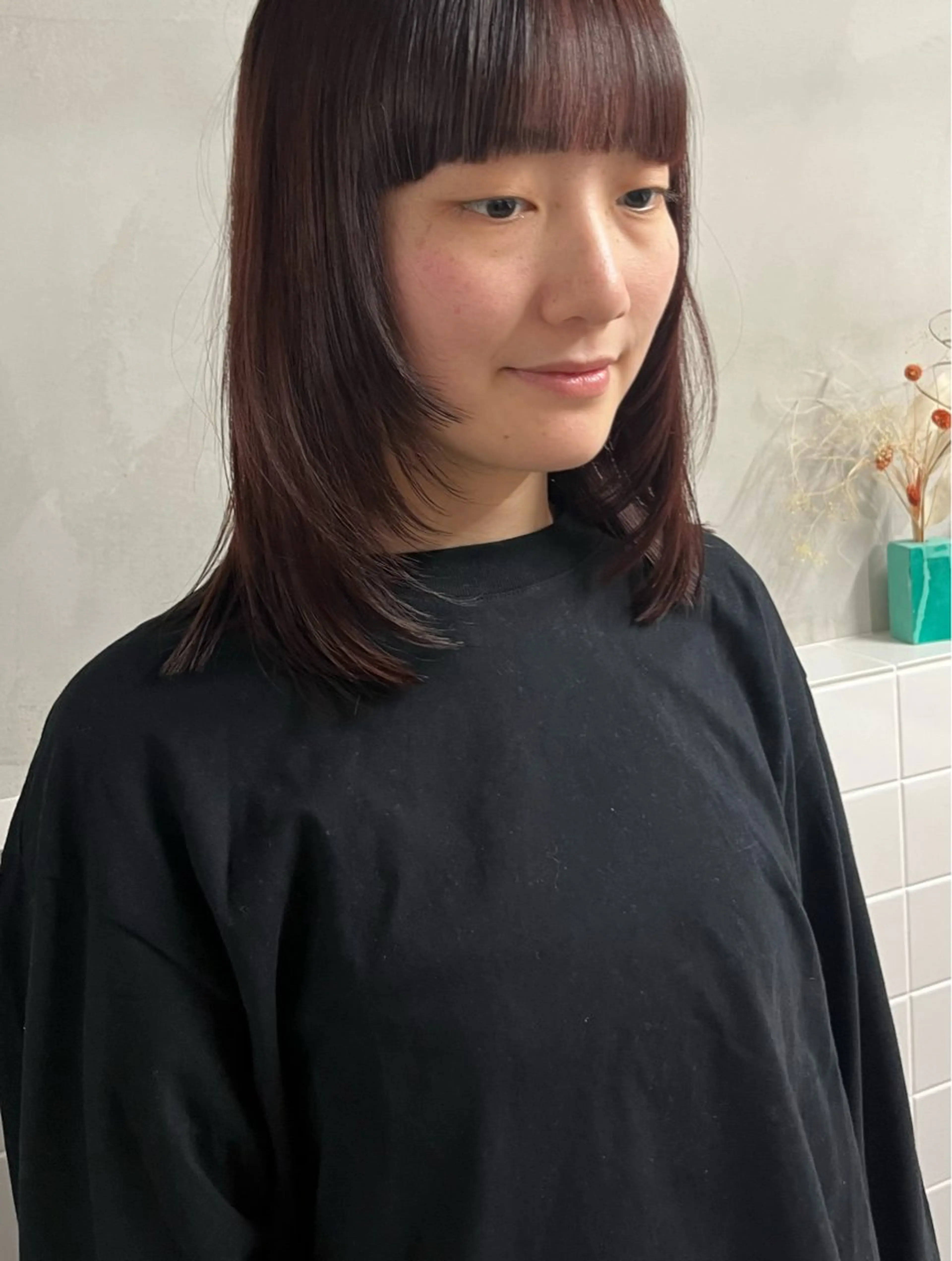 ミディアム ハイレイヤー レイヤーカット ワイドバング anon Loemのヘアスタイル