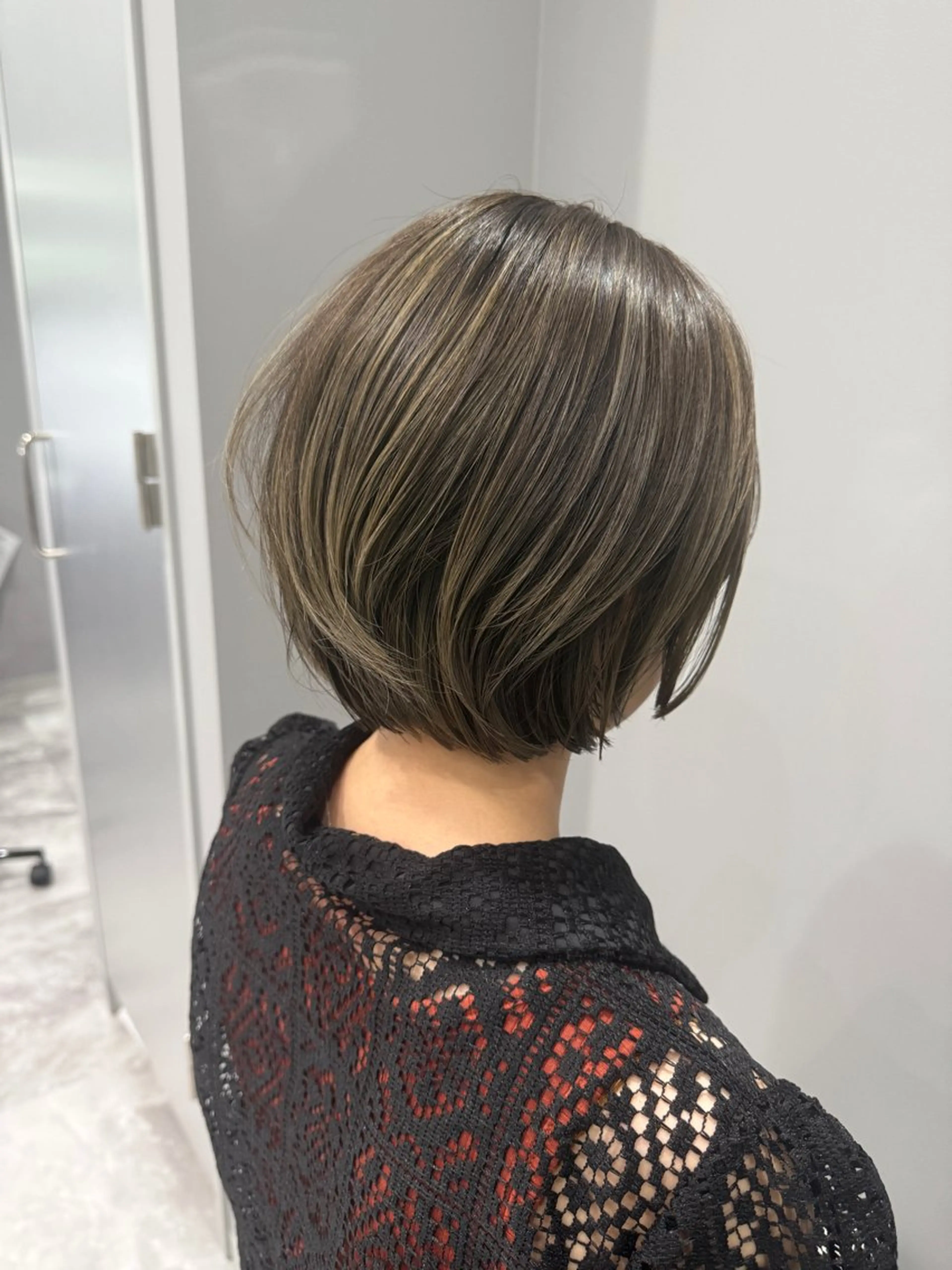 ショート カラー バレイヤージュ レイヤーカット 轡田 くつわだのヘアスタイル