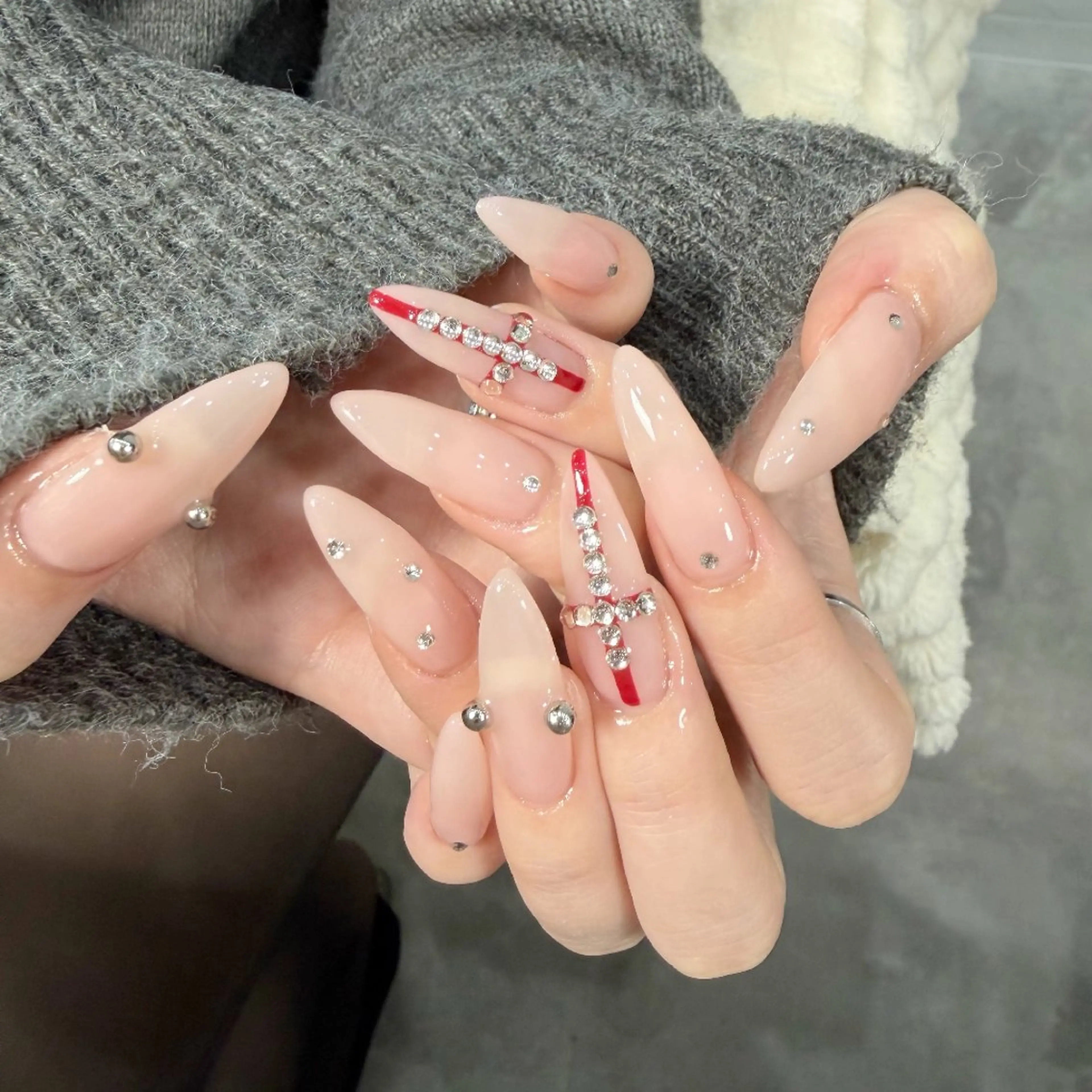 ネイル チークネイル フレンチネイル ジェルネイル ガーリー キラキラネイル ハンドネイル UM Nail Salonのネイルデザイン