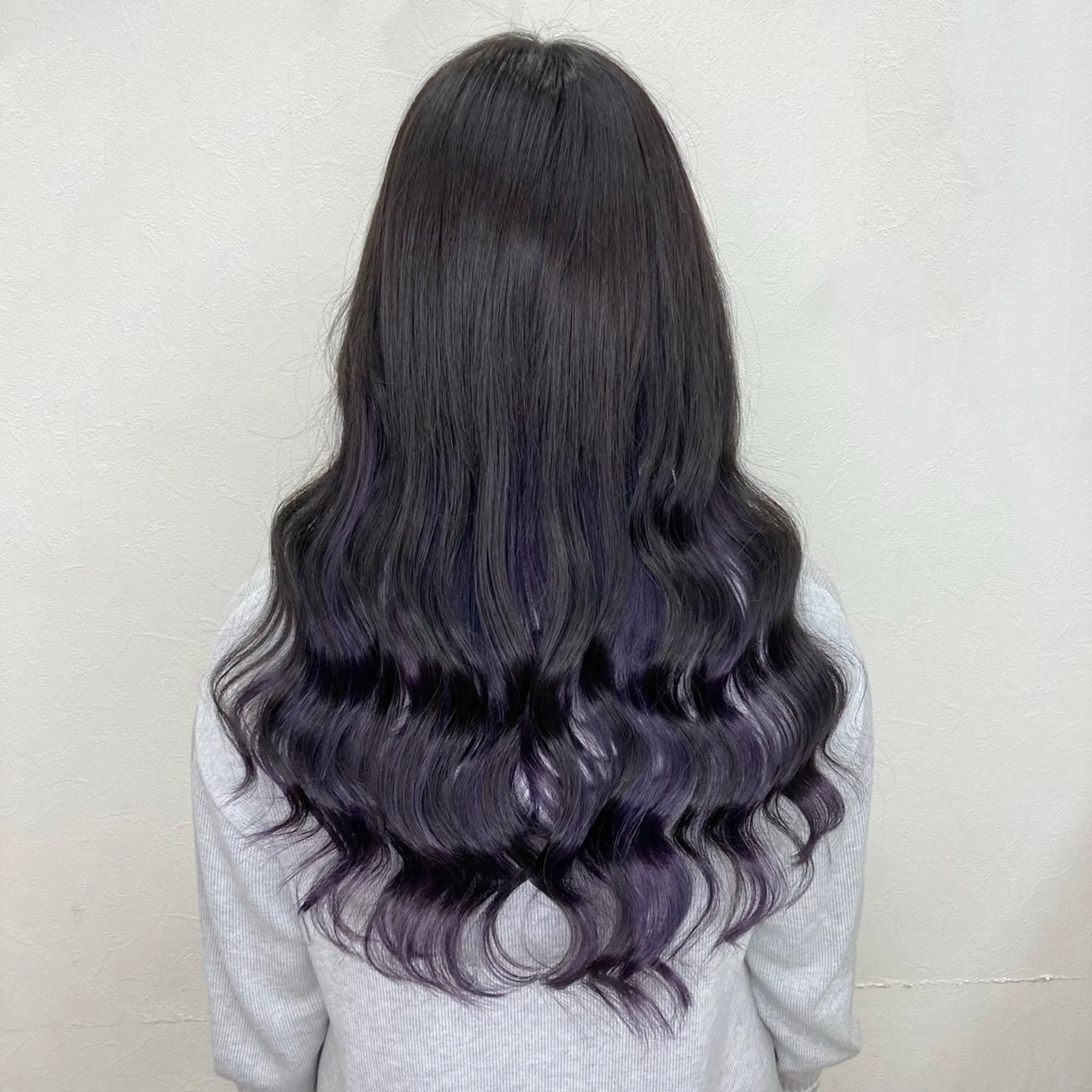 セミロング カラー インナーカラー パープルカラー エクステ KEISUKE🐶 カラー✨エクステのヘアスタイル