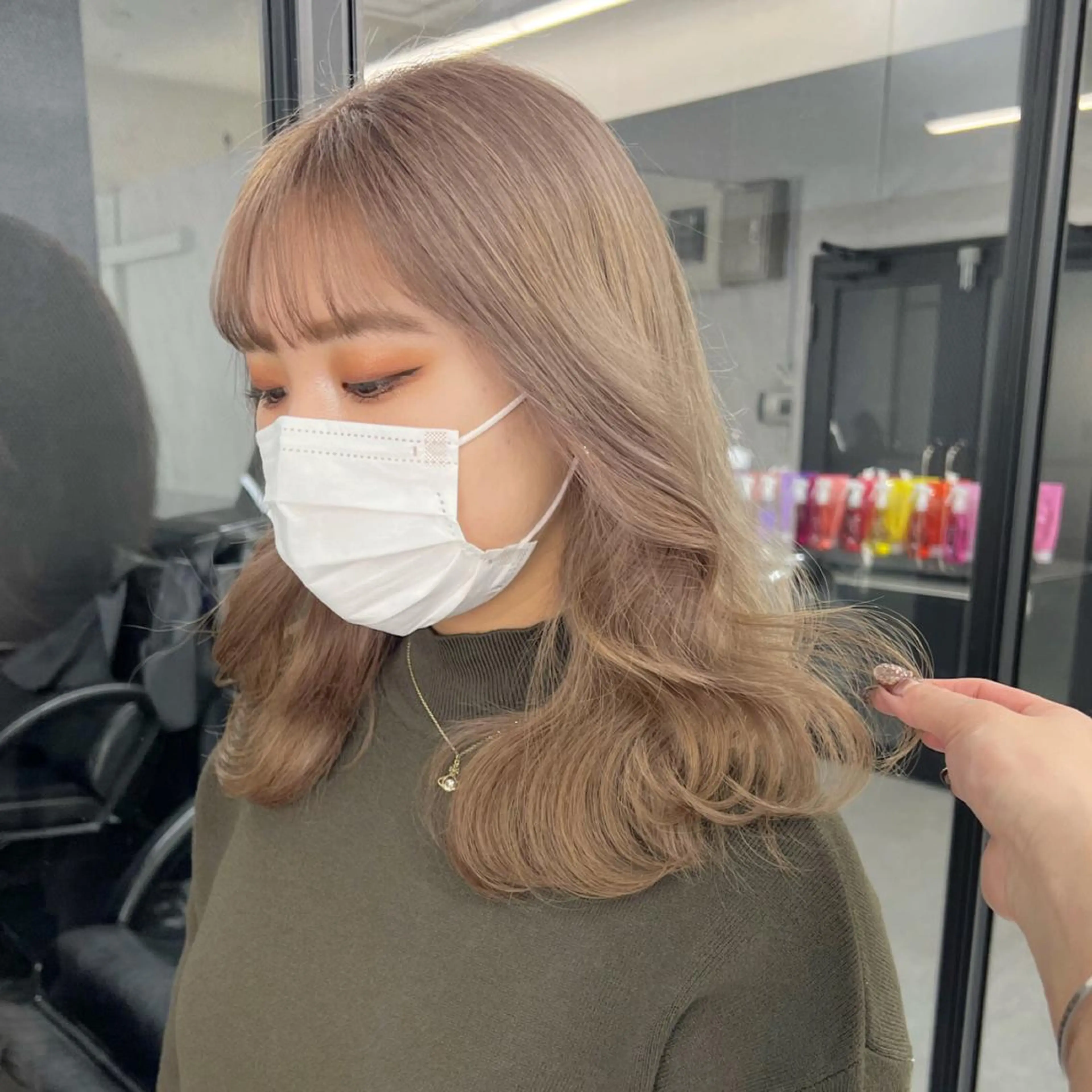 セミロング カラー シールエクステ ハイトーンカラー エクステ ヘアカラー シールエクステ特化 ハイトーン、NANAのヘアスタイル