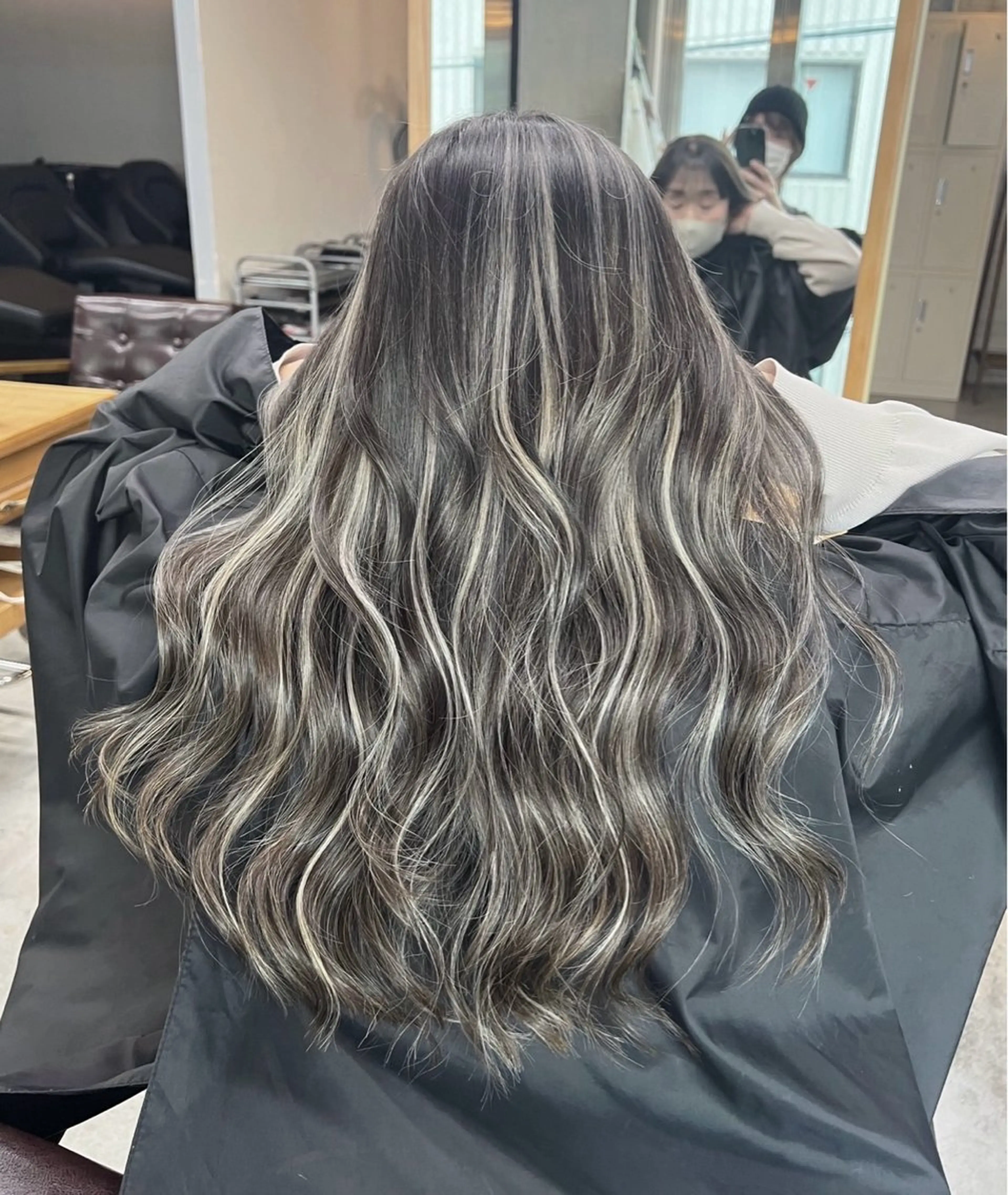 ロング カラー ダークグレー ダークグレージュ グレージュ ハイライトカラー ハイライト ヘアカラー トリートメント ROBIN所属・指名数No.1 /NAOYAのヘアスタイル