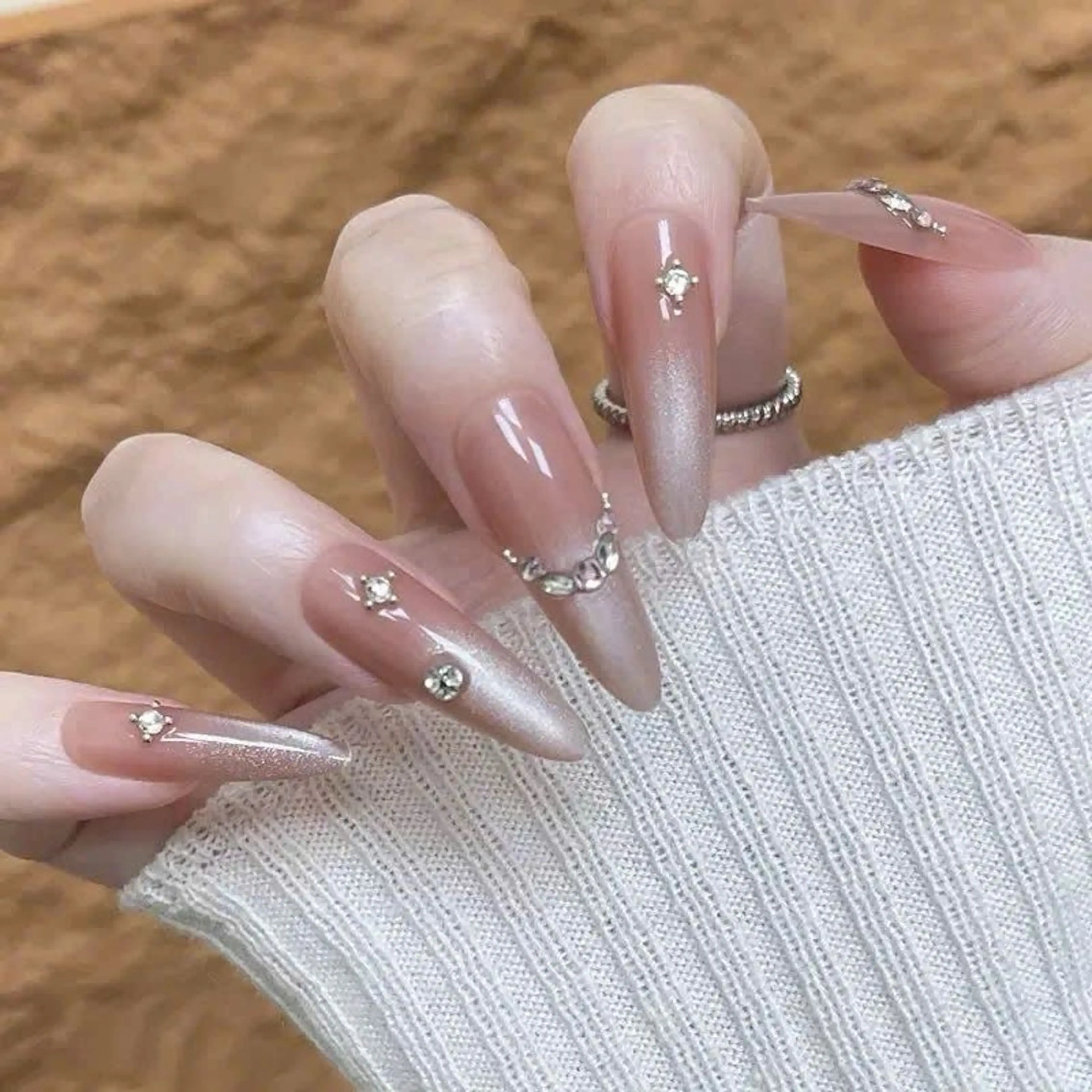 カラー グラデーションカラー ピンクカラー ハンドネイル AIN Nailのネイルデザイン