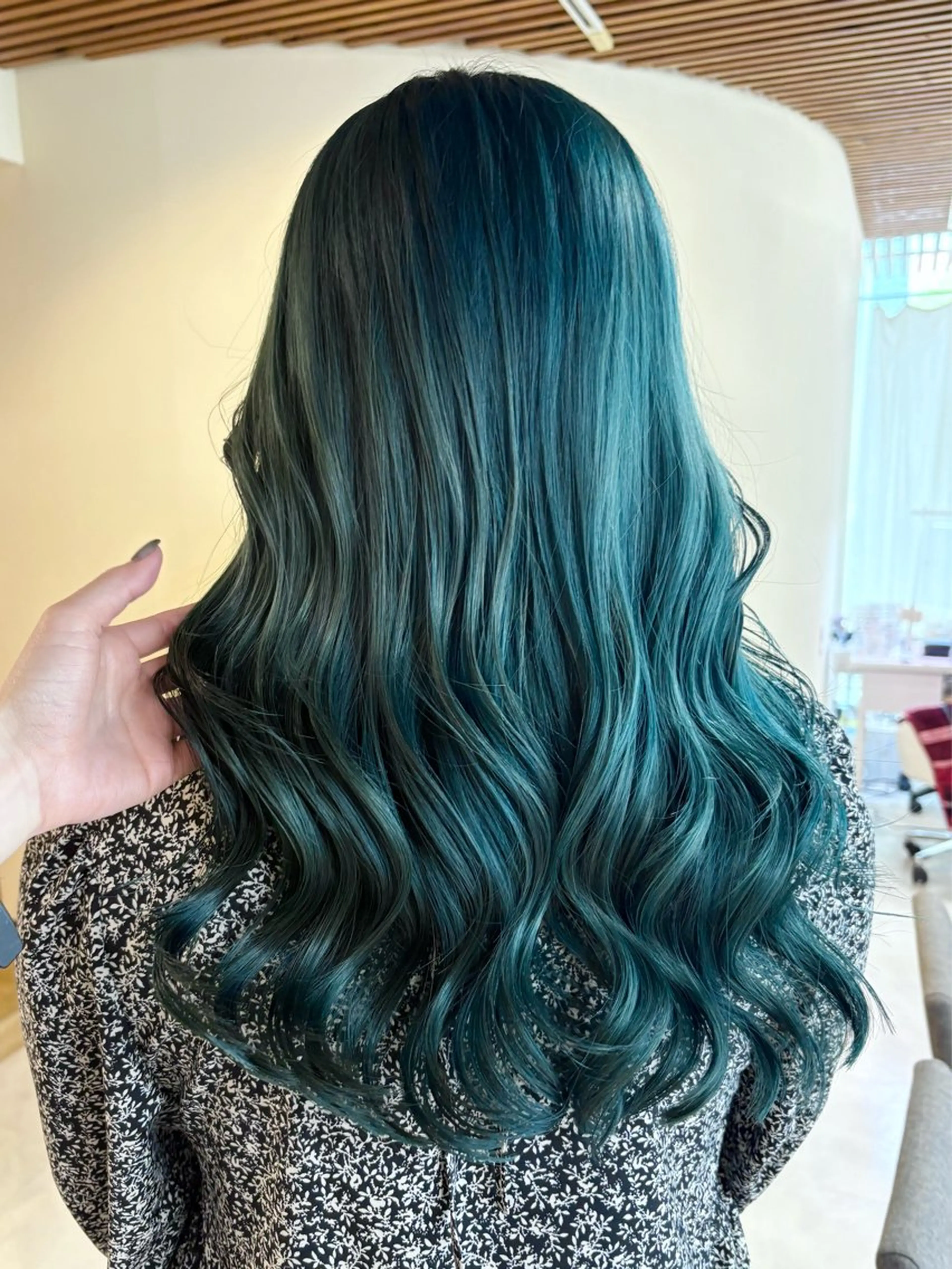 セミロング 宮本 いぶきのヘアスタイル