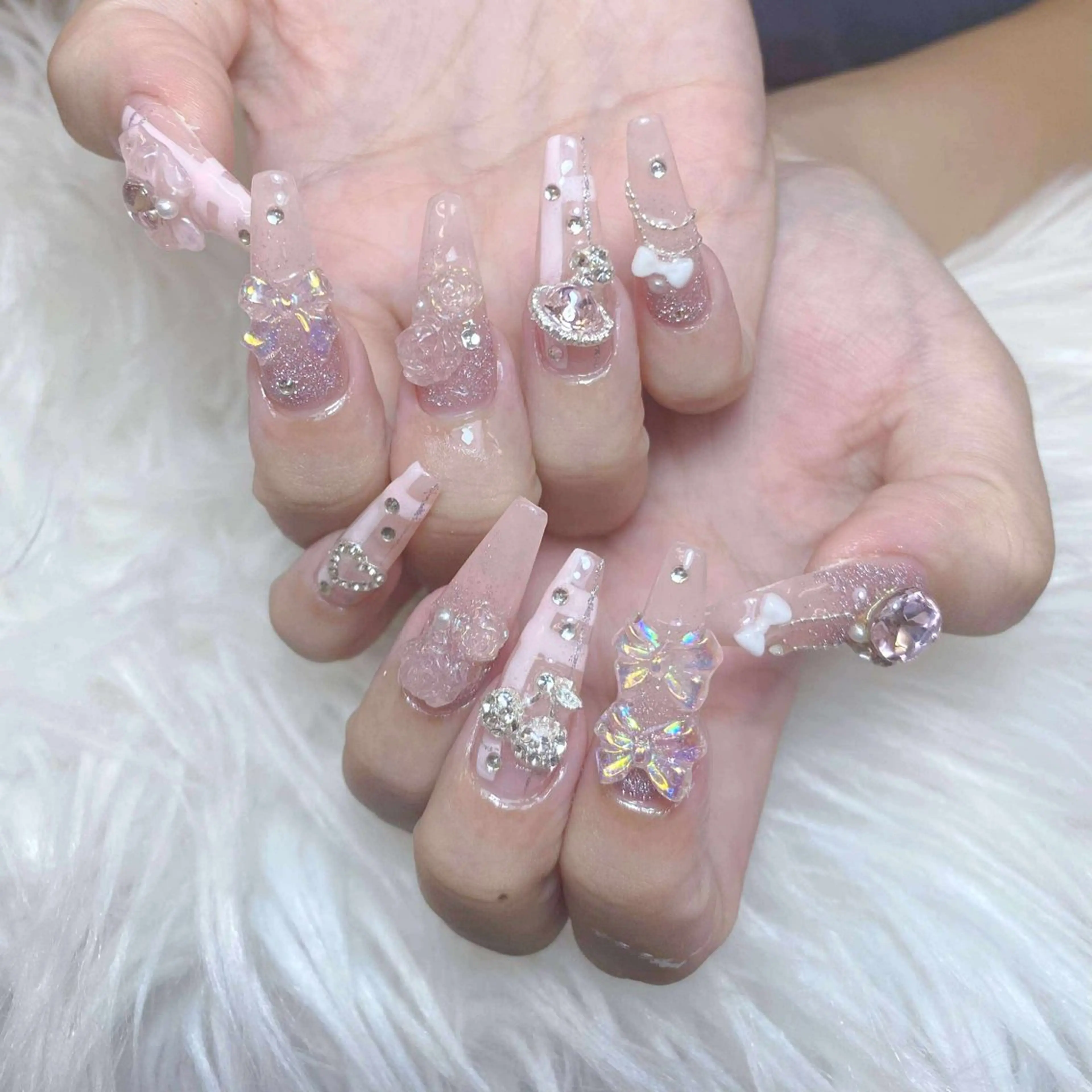 ネイル アートネイル オーロラネイル チークネイル 長さ出し フットネイル ハンドネイル ハンドケア Anh Nail 歌舞伎町のネイルデザイン