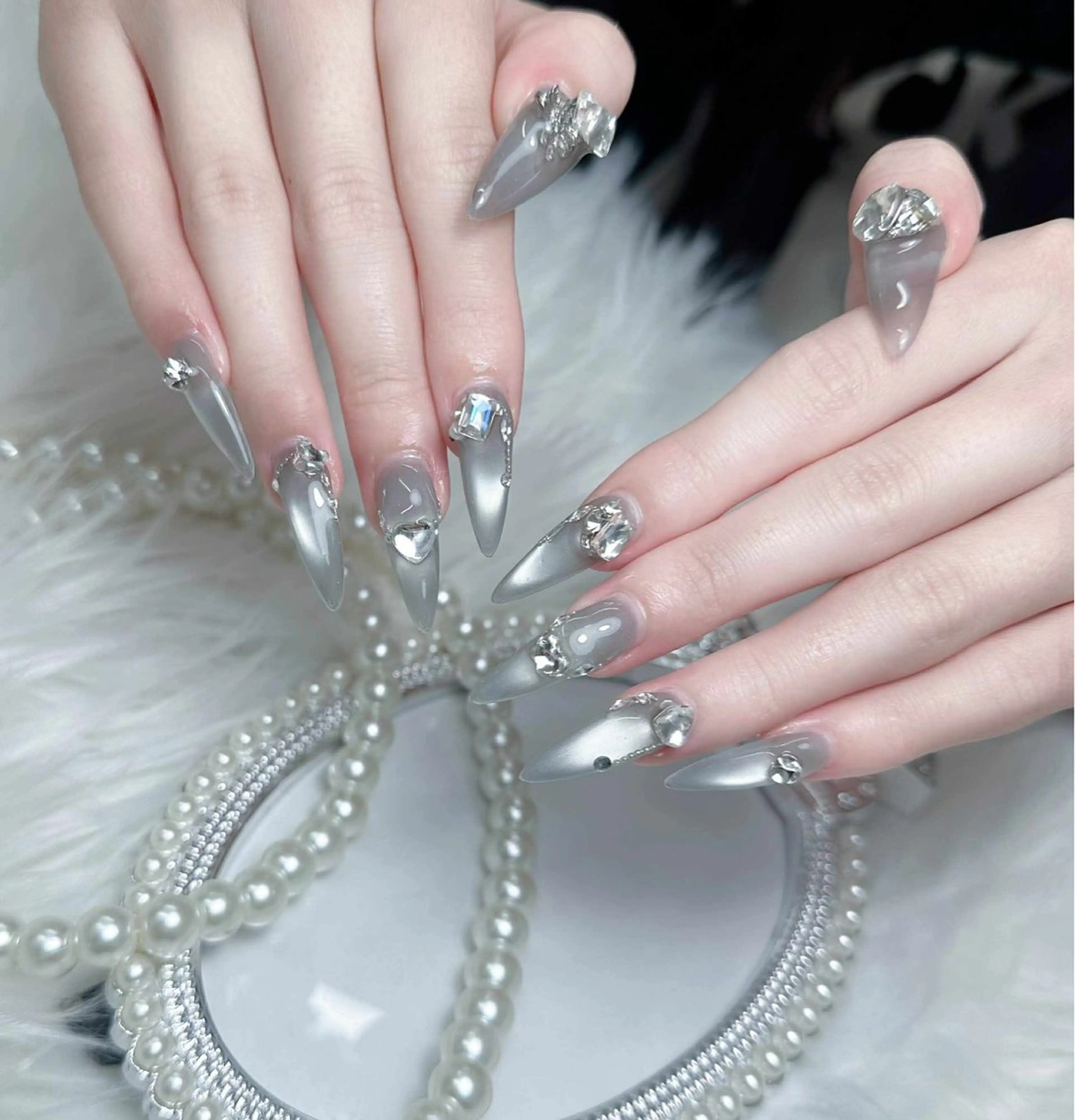 ネイル オーロラネイル ボルドー ブラウン ハート ラメ(グリッター) ハンドネイル ハンドケア Nova Nailのネイルデザイン