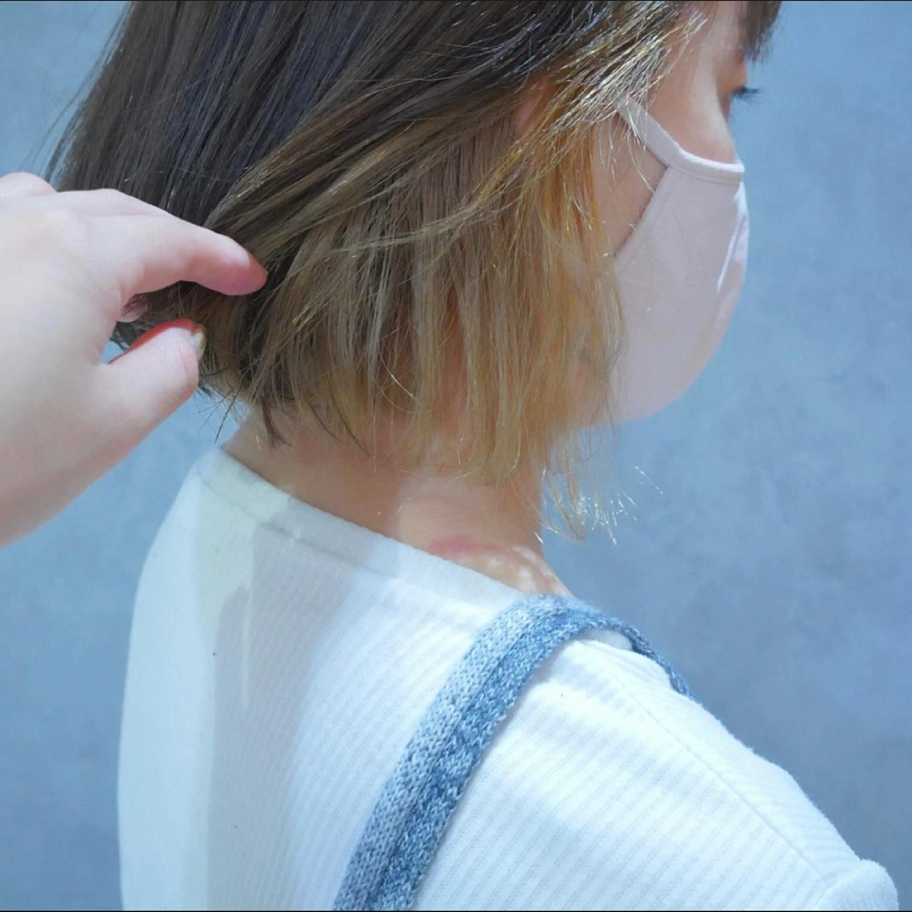 ミディアム カラー 伊藤 玲衣のヘアスタイル