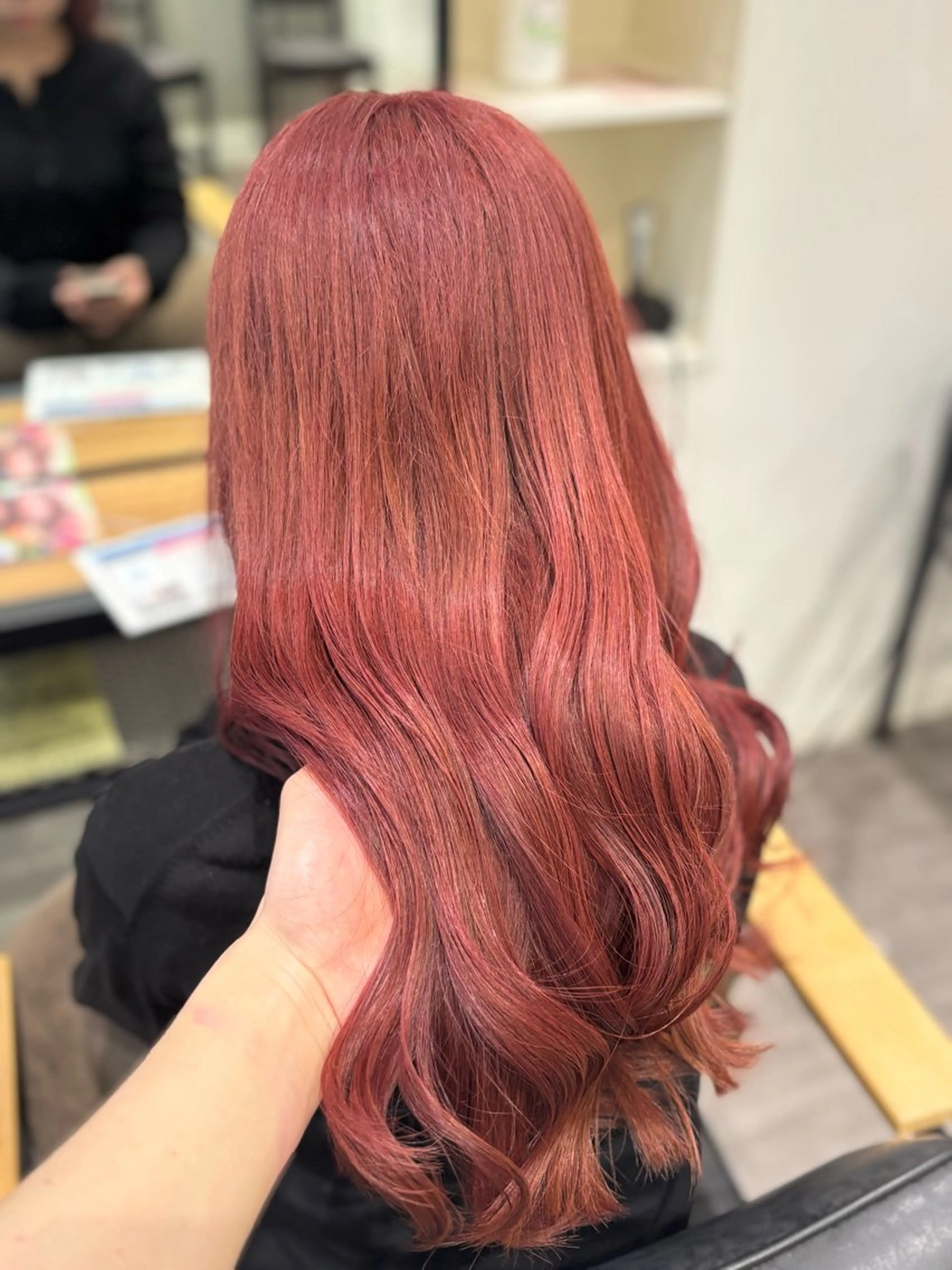 セミロング カラー ブリーチ ピンクカラー cocotte宜喜 弘希のヘアスタイル