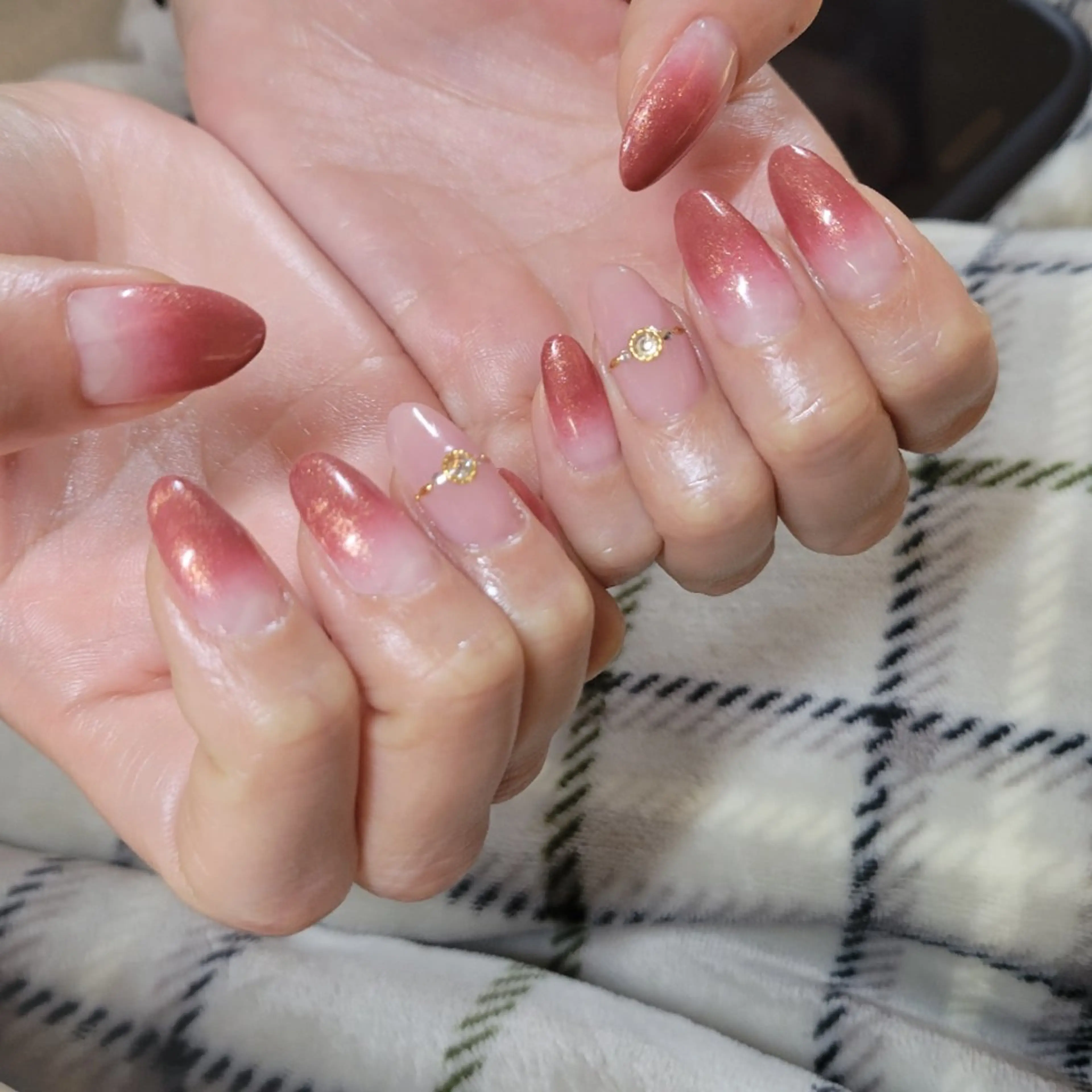 ネイル ボルドー グラデーション ラメ(グリッター) ピンク 春ネイル 斎藤 Ri-na-il長浜のネイルデザイン