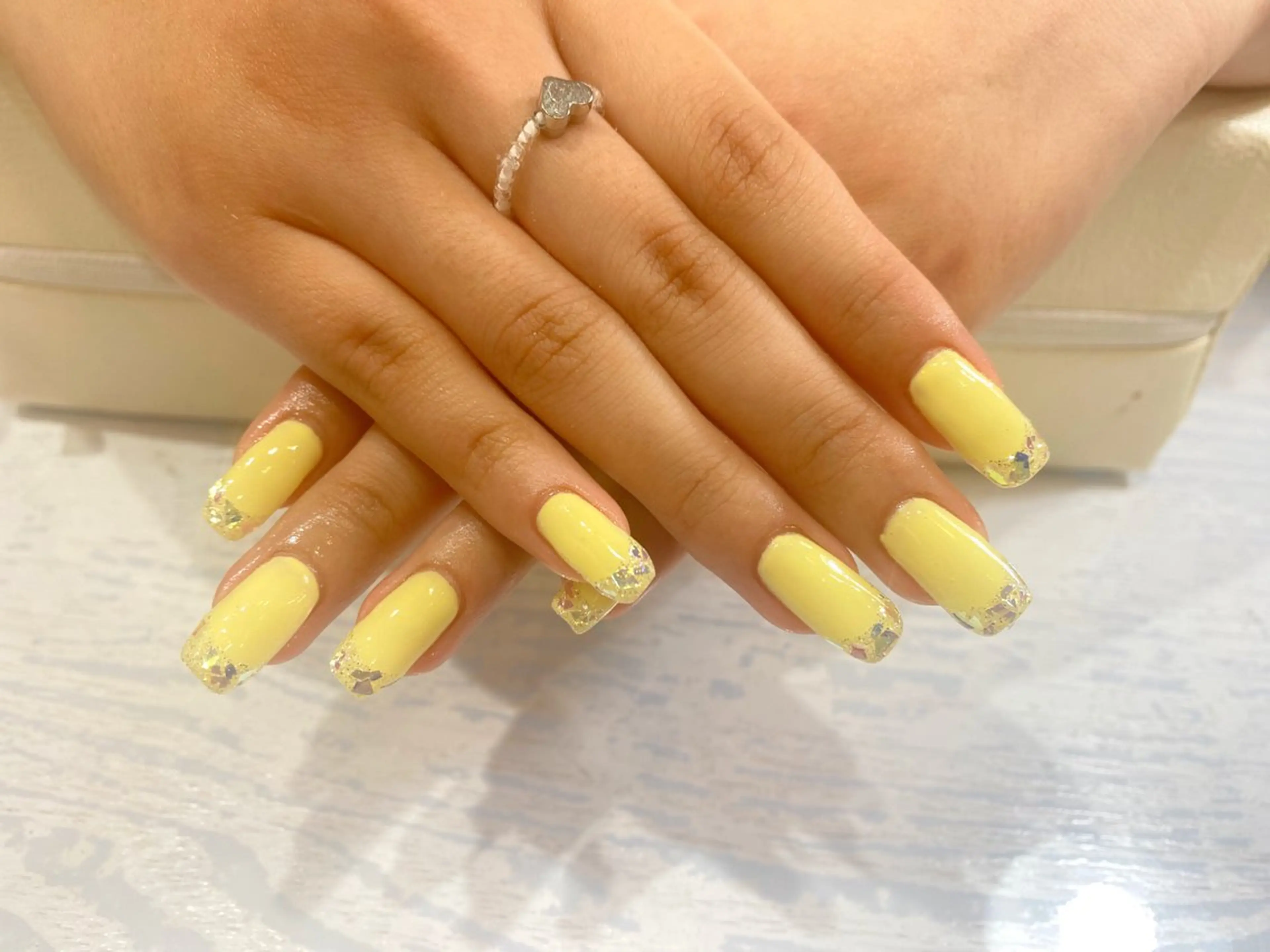 ネイル フレンチネイル ガラスフレンチ Nest 岩崎のネイルデザイン